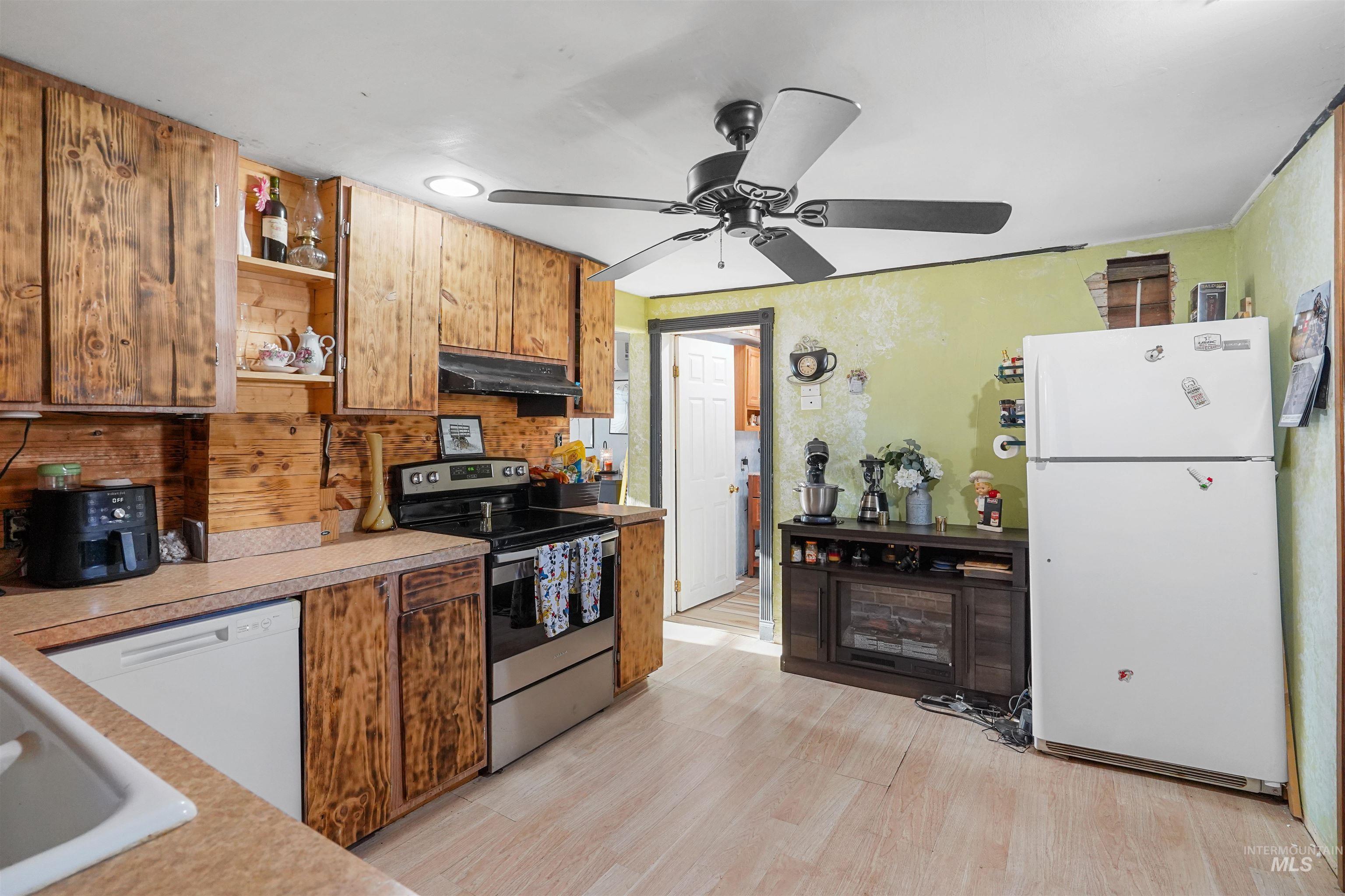 300 14th Ave N, Buhl, Idaho 83316, 1 Bedroom, 1 Bathroom, Residential For Sale, Price $180,000,MLS 98974180