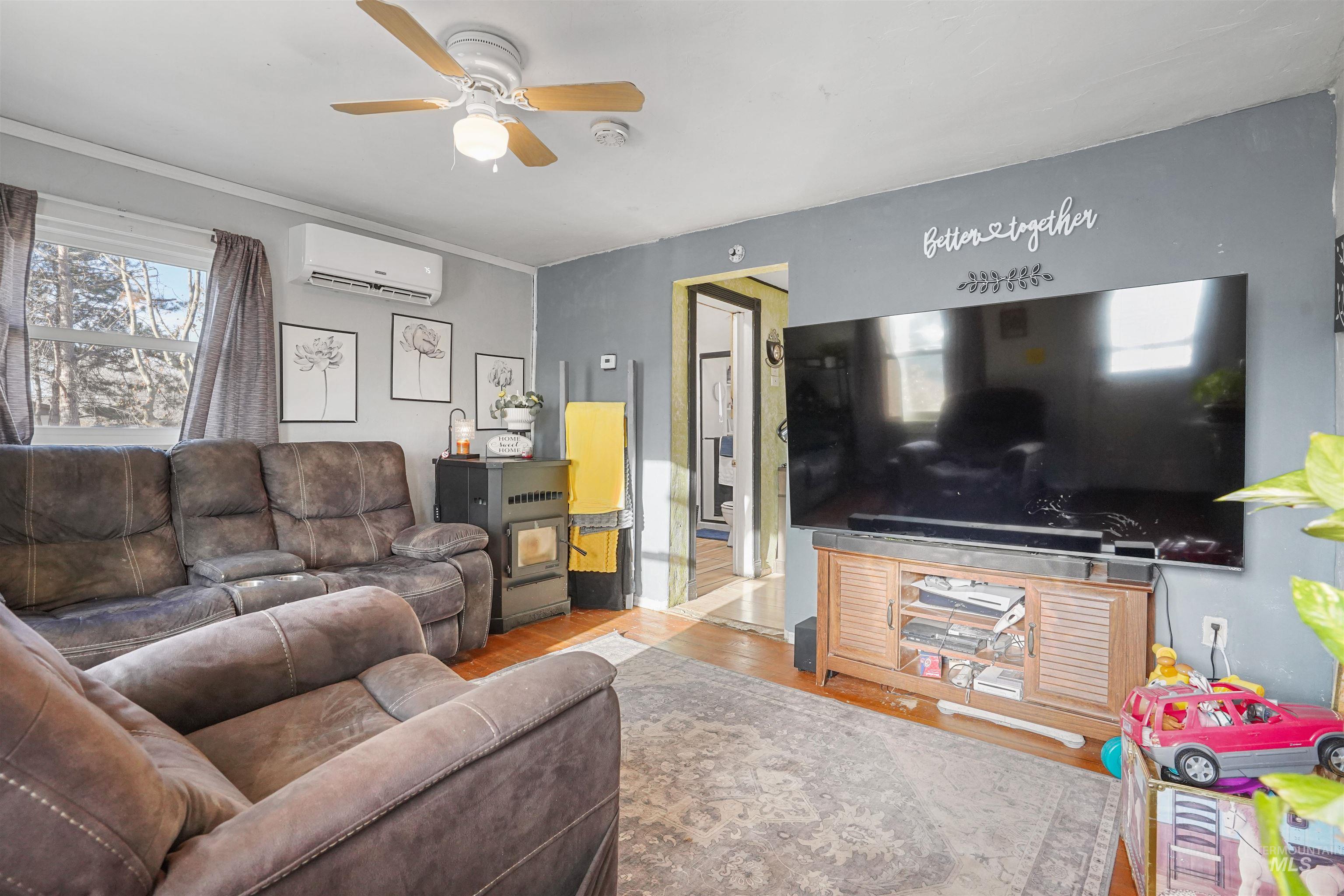 300 14th Ave N, Buhl, Idaho 83316, 1 Bedroom, 1 Bathroom, Residential For Sale, Price $180,000,MLS 98974180