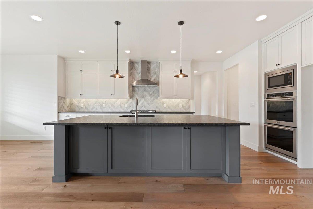 1695 N Black Forest Way, Eagle, Idaho 83616, 4 Bedrooms, 3.5 Bathrooms, Residential For Sale, Price $1,050,000,MLS 98974181