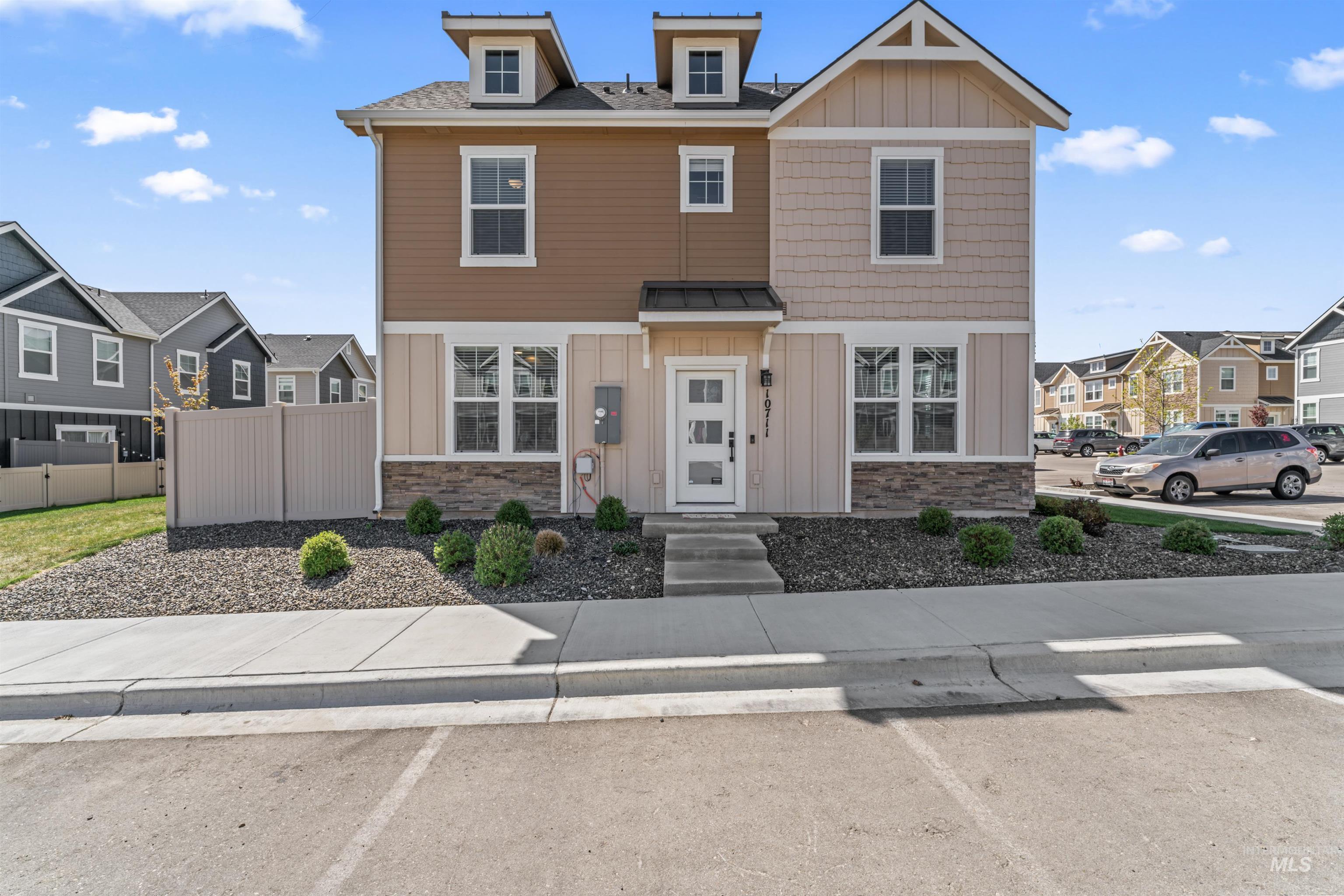 10711 W W Brownstone Ln, Boise, Idaho 83709, 3 Bedrooms, 2.5 Bathrooms, Residential For Sale, Price $350,000,MLS 98974184