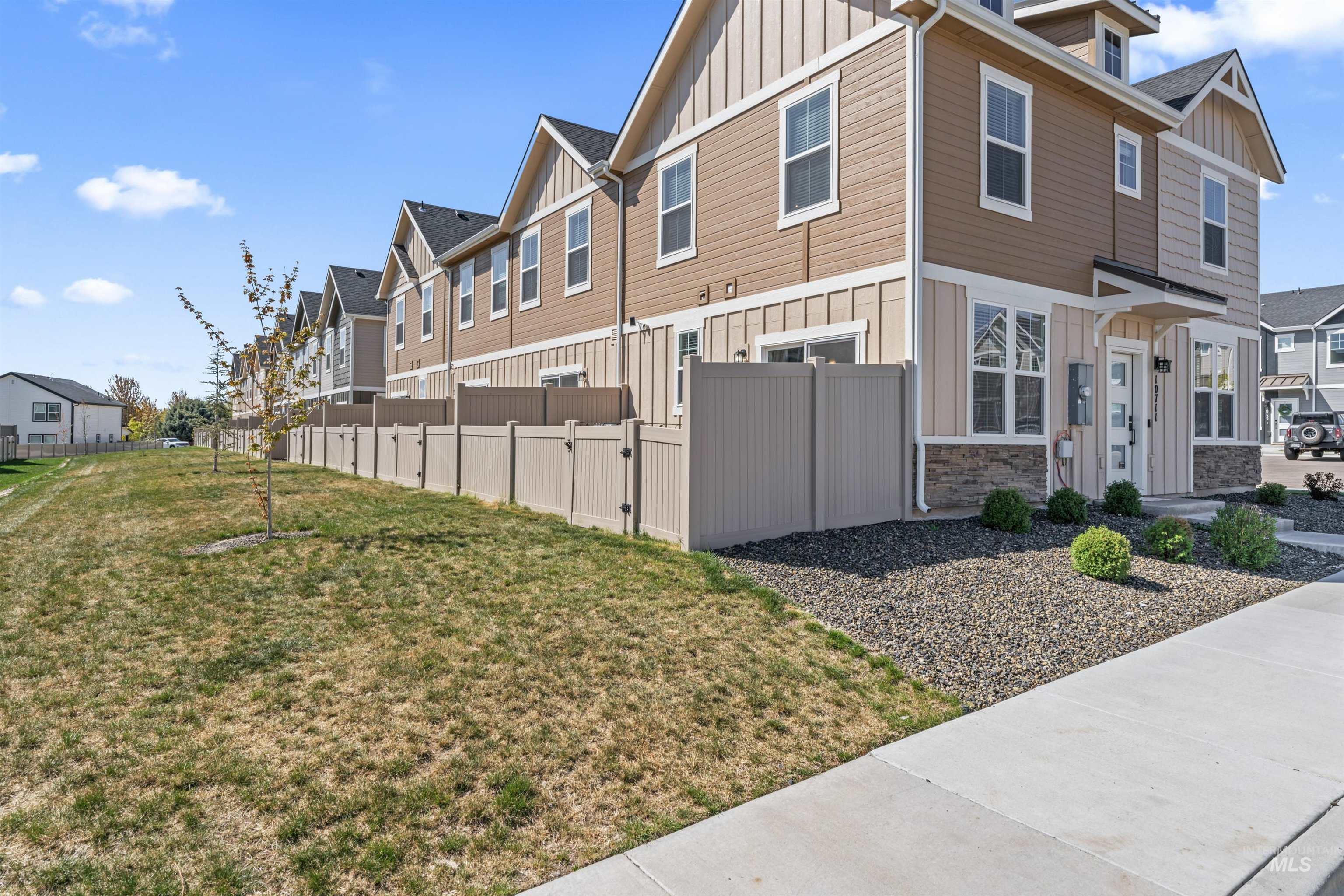 10711 W W Brownstone Ln, Boise, Idaho 83709, 3 Bedrooms, 2.5 Bathrooms, Residential For Sale, Price $350,000,MLS 98974184