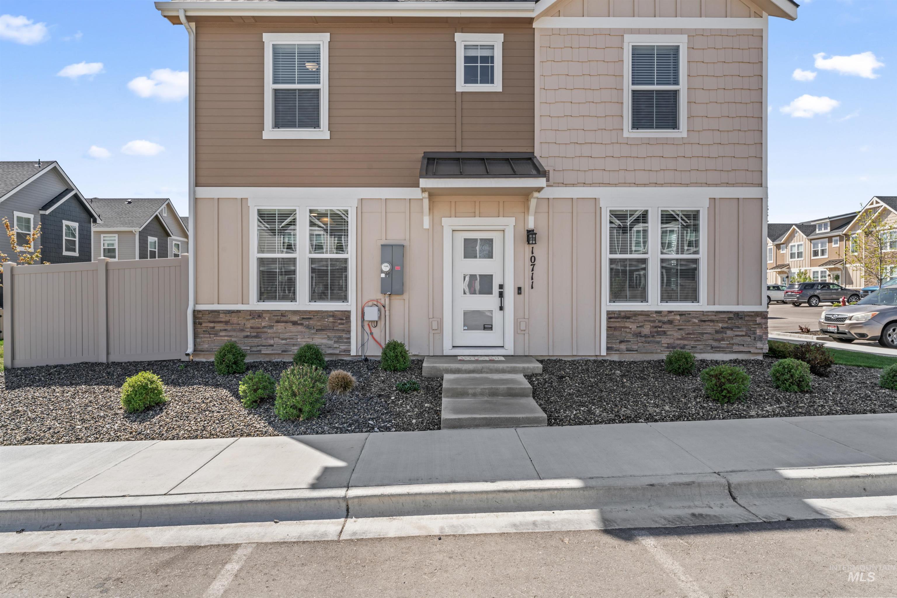 10711 W W Brownstone Ln, Boise, Idaho 83709, 3 Bedrooms, 2.5 Bathrooms, Residential For Sale, Price $350,000,MLS 98974184