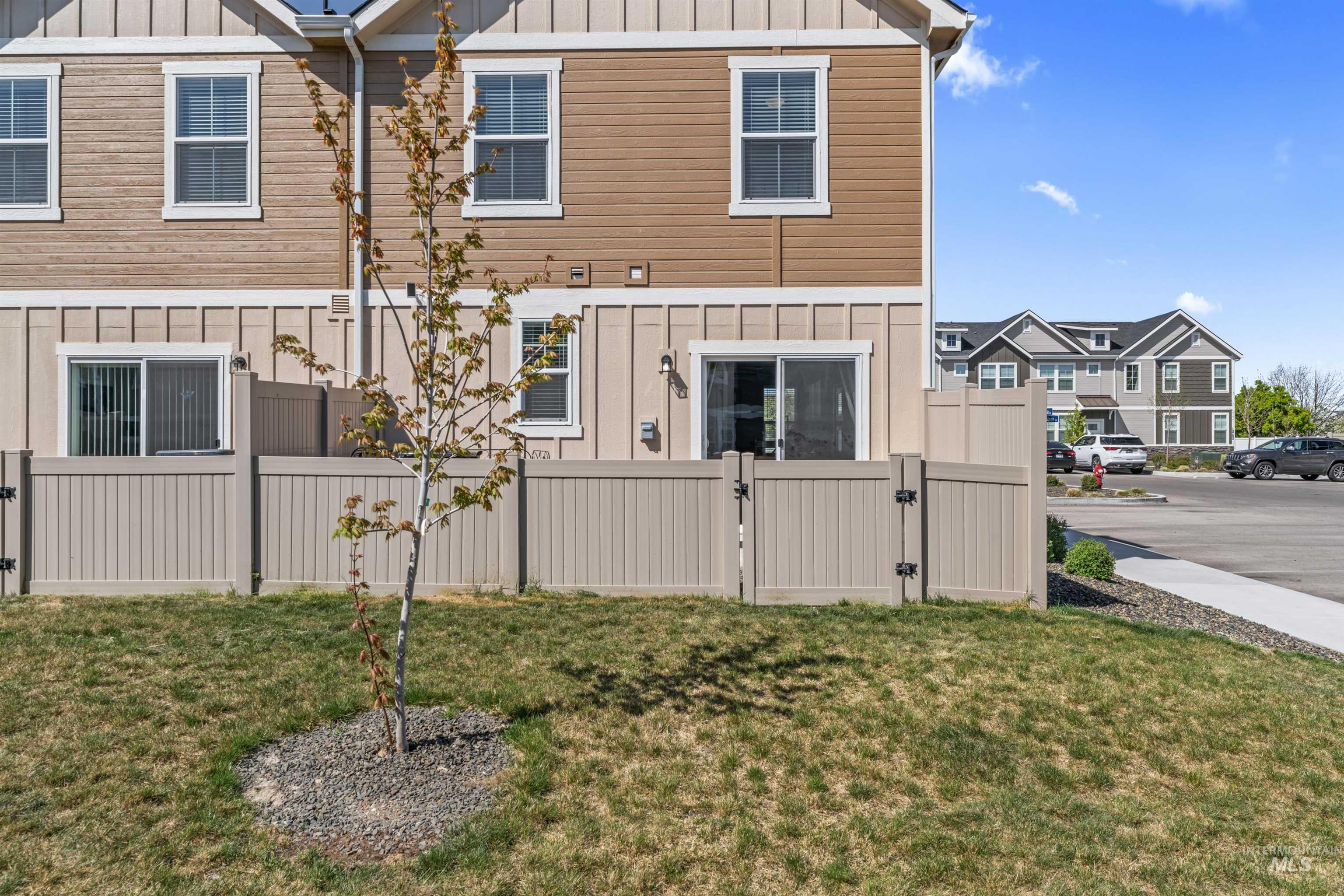 10711 W W Brownstone Ln, Boise, Idaho 83709, 3 Bedrooms, 2.5 Bathrooms, Residential For Sale, Price $350,000,MLS 98974184