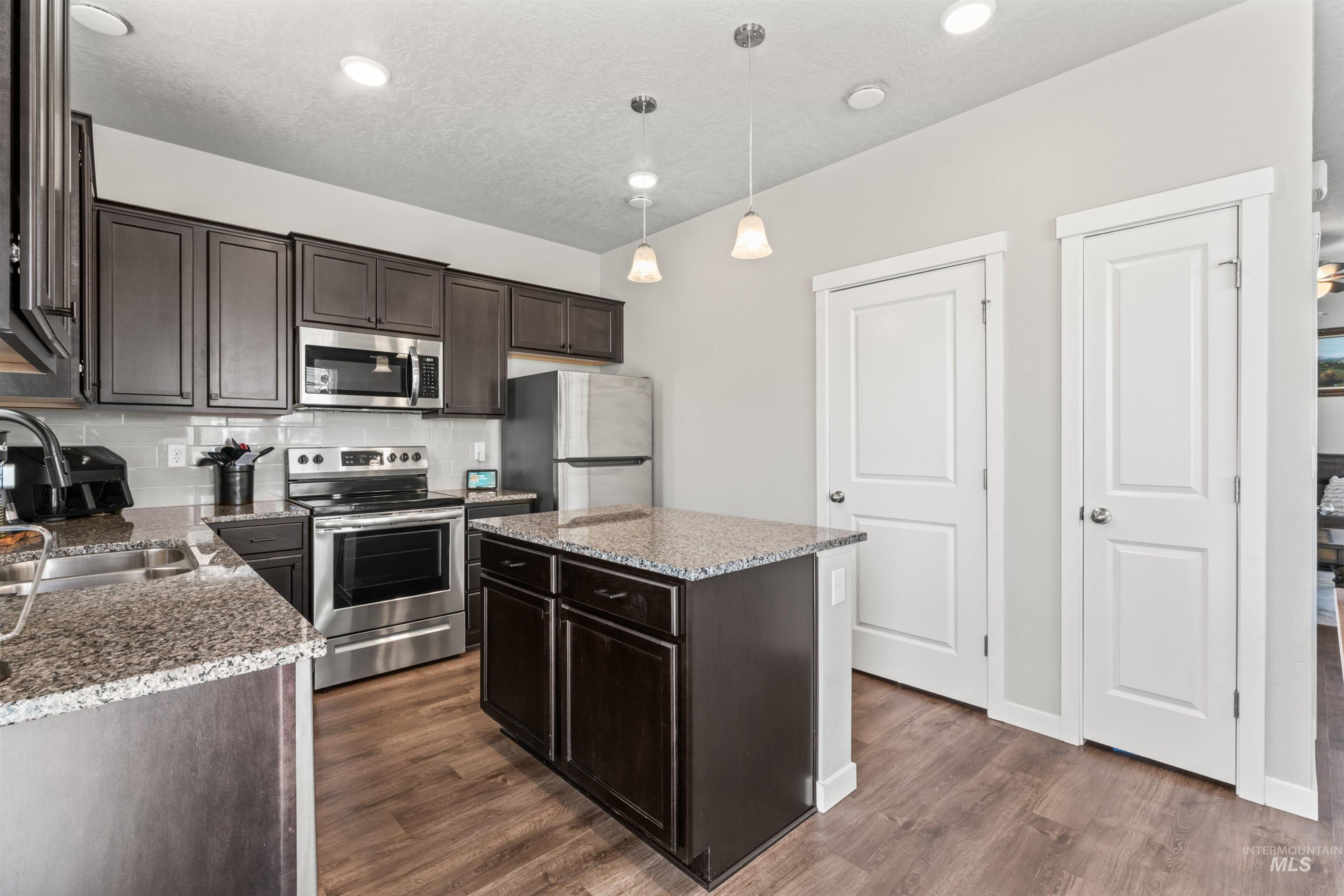 10711 W W Brownstone Ln, Boise, Idaho 83709, 3 Bedrooms, 2.5 Bathrooms, Residential For Sale, Price $350,000,MLS 98974184