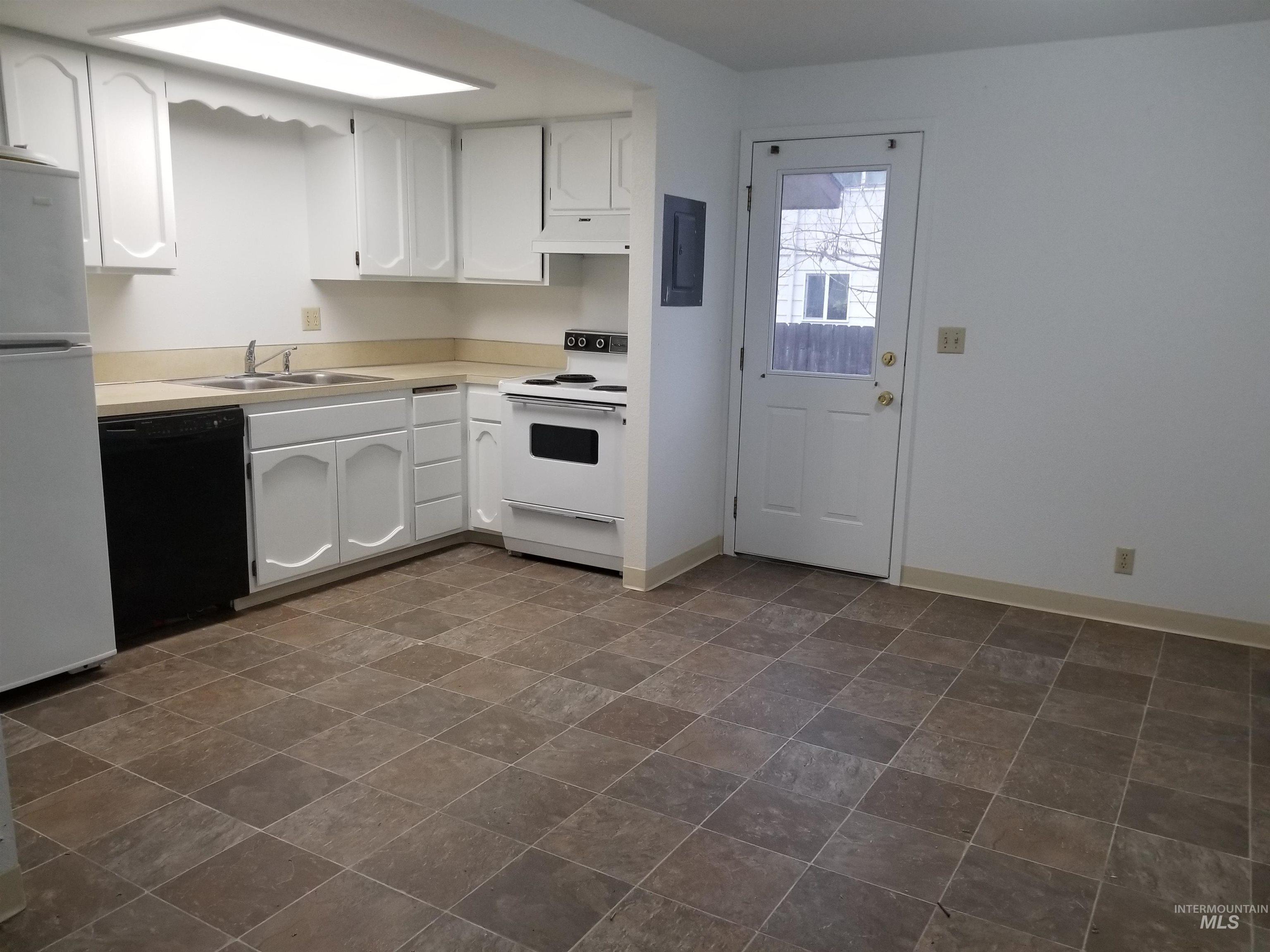 6738 W Westwood Ln, Boise, Idaho 83704, 2 Bedrooms, 1 Bathroom, Residential For Sale, Price $275,000,MLS 98974186