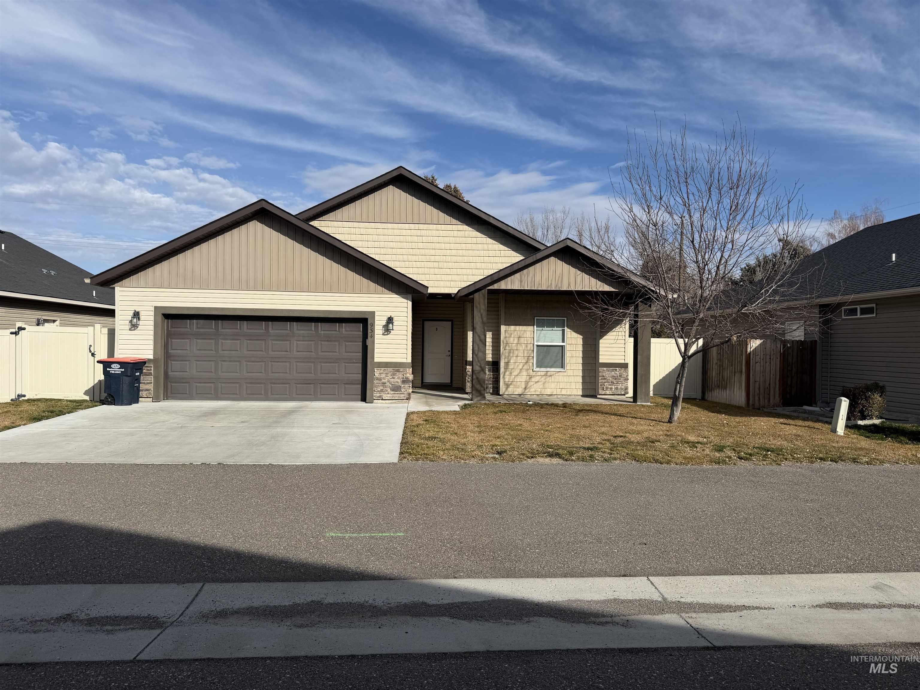 934 Americana Circle, Twin Falls, Idaho 83301, 3 Bedrooms, 2 Bathrooms, Residential For Sale, Price $370,000,MLS 98974187