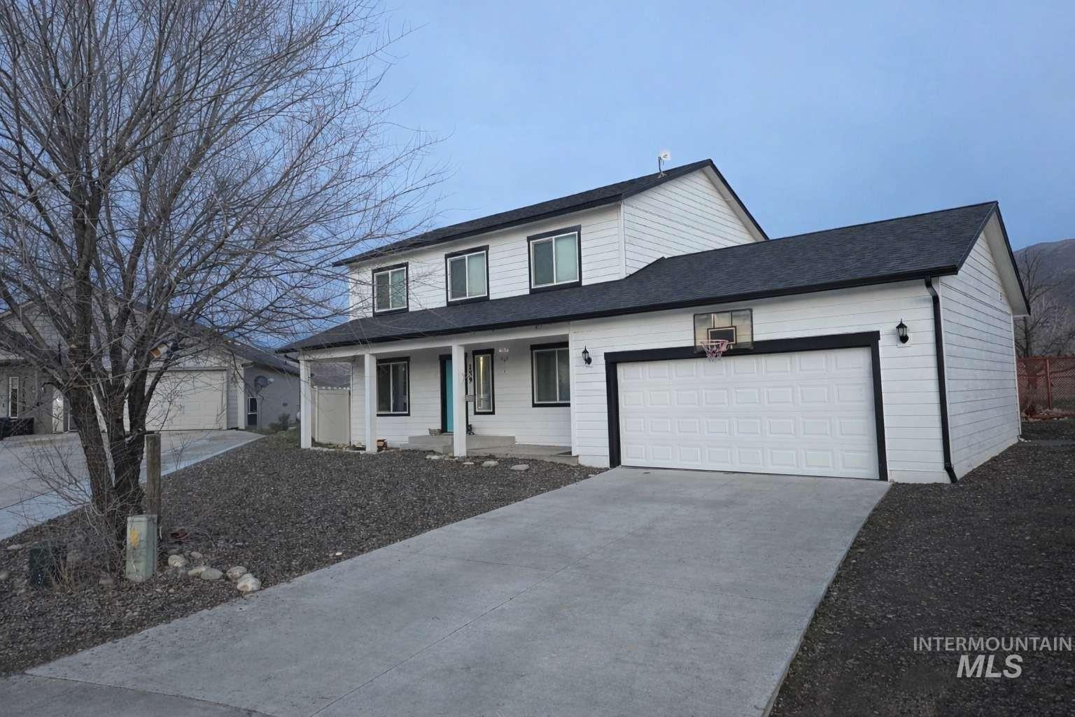 159 Dovetail Dr, Horseshoe Bend, Idaho 83629, 4 Bedrooms, 2.5 Bathrooms, Residential For Sale, Price $420,000,MLS 98974189
