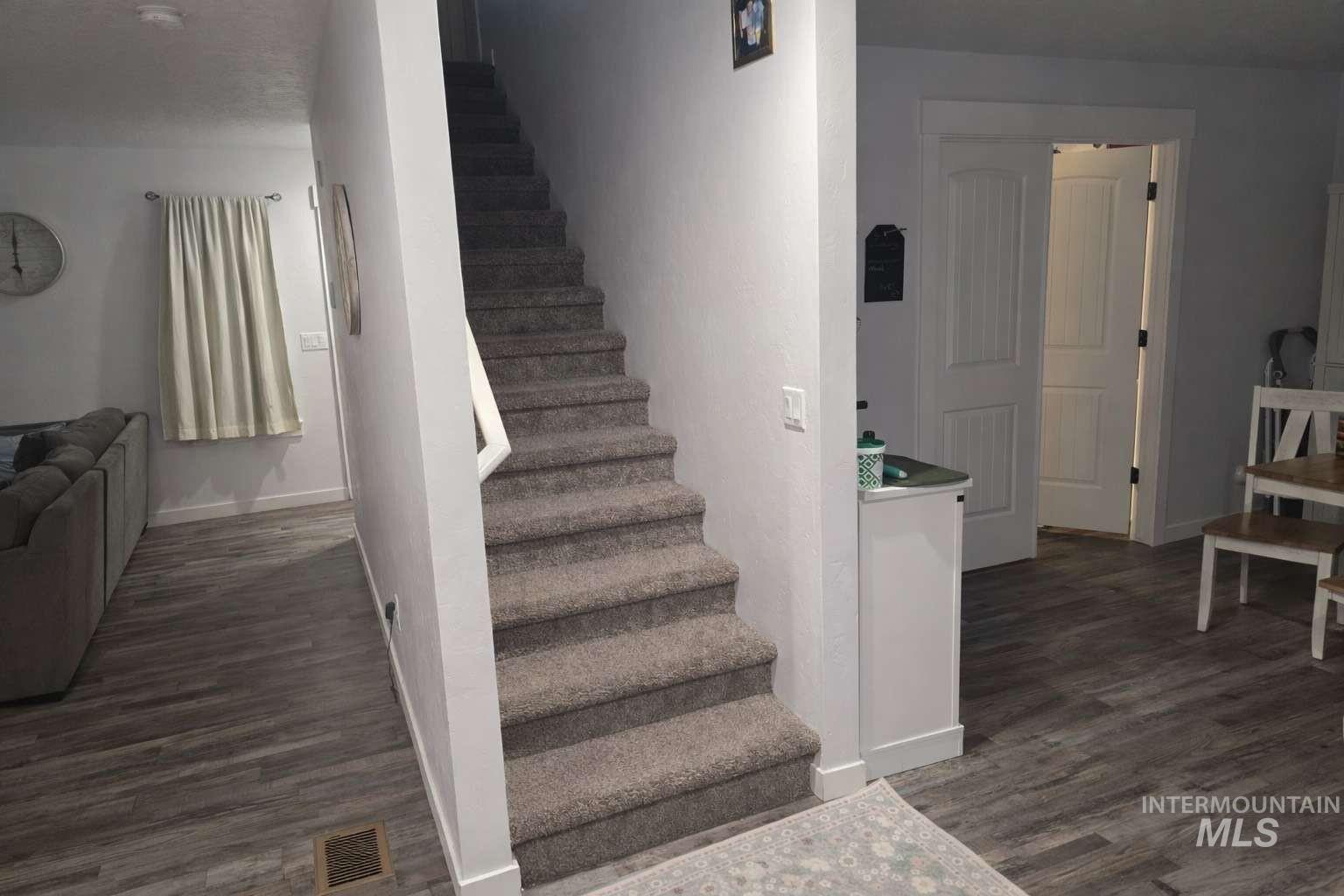 159 Dovetail Dr, Horseshoe Bend, Idaho 83629, 4 Bedrooms, 2.5 Bathrooms, Residential For Sale, Price $420,000,MLS 98974189