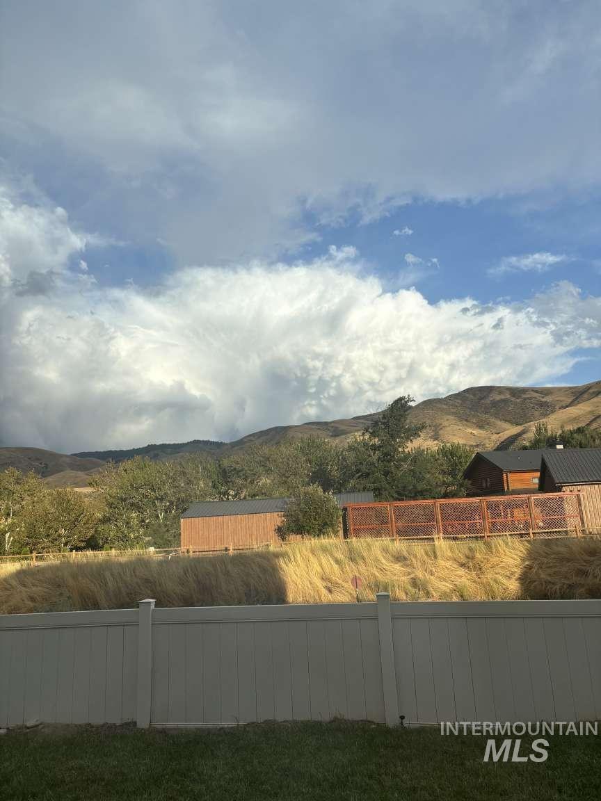 159 Dovetail Dr, Horseshoe Bend, Idaho 83629, 4 Bedrooms, 2.5 Bathrooms, Residential For Sale, Price $420,000,MLS 98974189