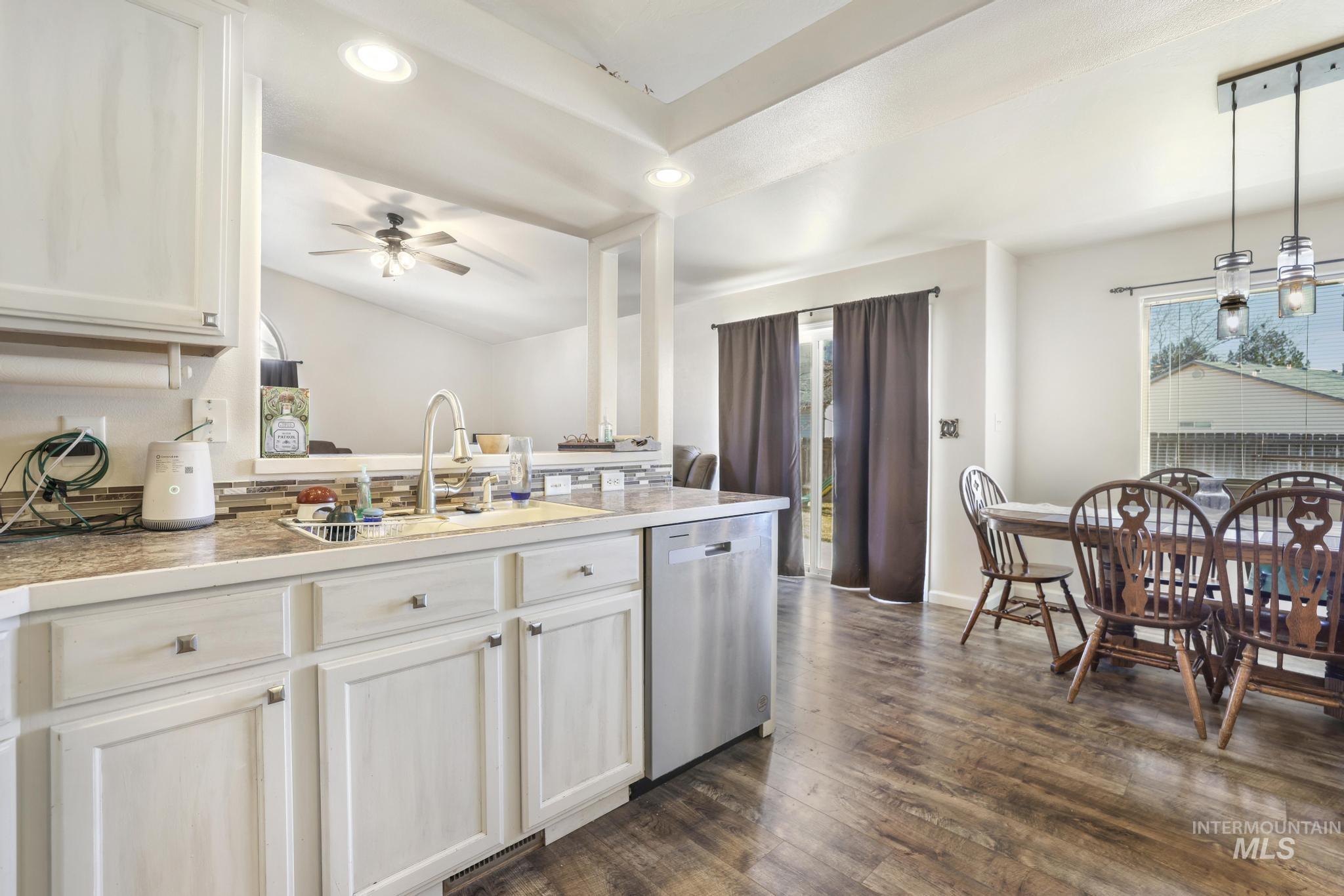 1308 Park Meadows Dr, Twin Falls, Idaho 83301-3279, 3 Bedrooms, 2 Bathrooms, Residential For Sale, Price $375,000,MLS 98974192