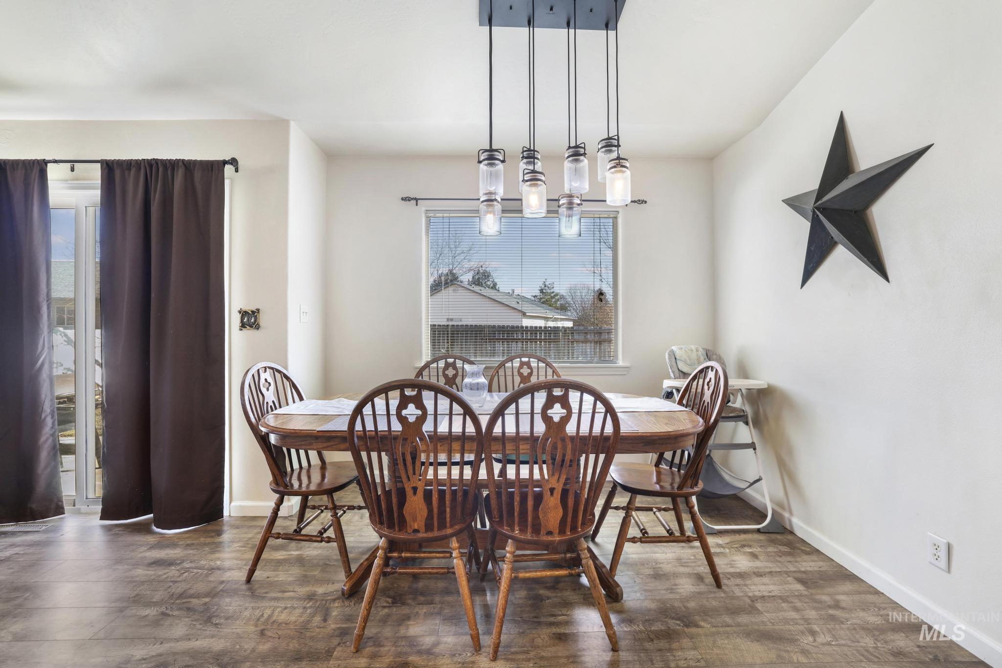 1308 Park Meadows Dr, Twin Falls, Idaho 83301-3279, 3 Bedrooms, 2 Bathrooms, Residential For Sale, Price $375,000,MLS 98974192