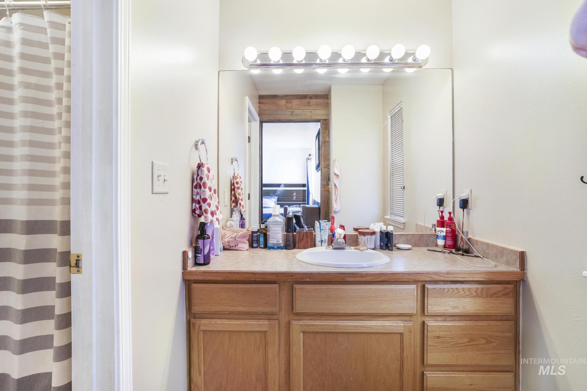 1308 Park Meadows Dr, Twin Falls, Idaho 83301-3279, 3 Bedrooms, 2 Bathrooms, Residential For Sale, Price $375,000,MLS 98974192