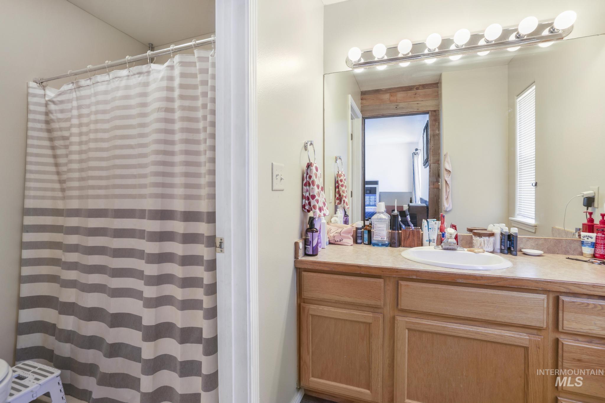 1308 Park Meadows Dr, Twin Falls, Idaho 83301-3279, 3 Bedrooms, 2 Bathrooms, Residential For Sale, Price $375,000,MLS 98974192