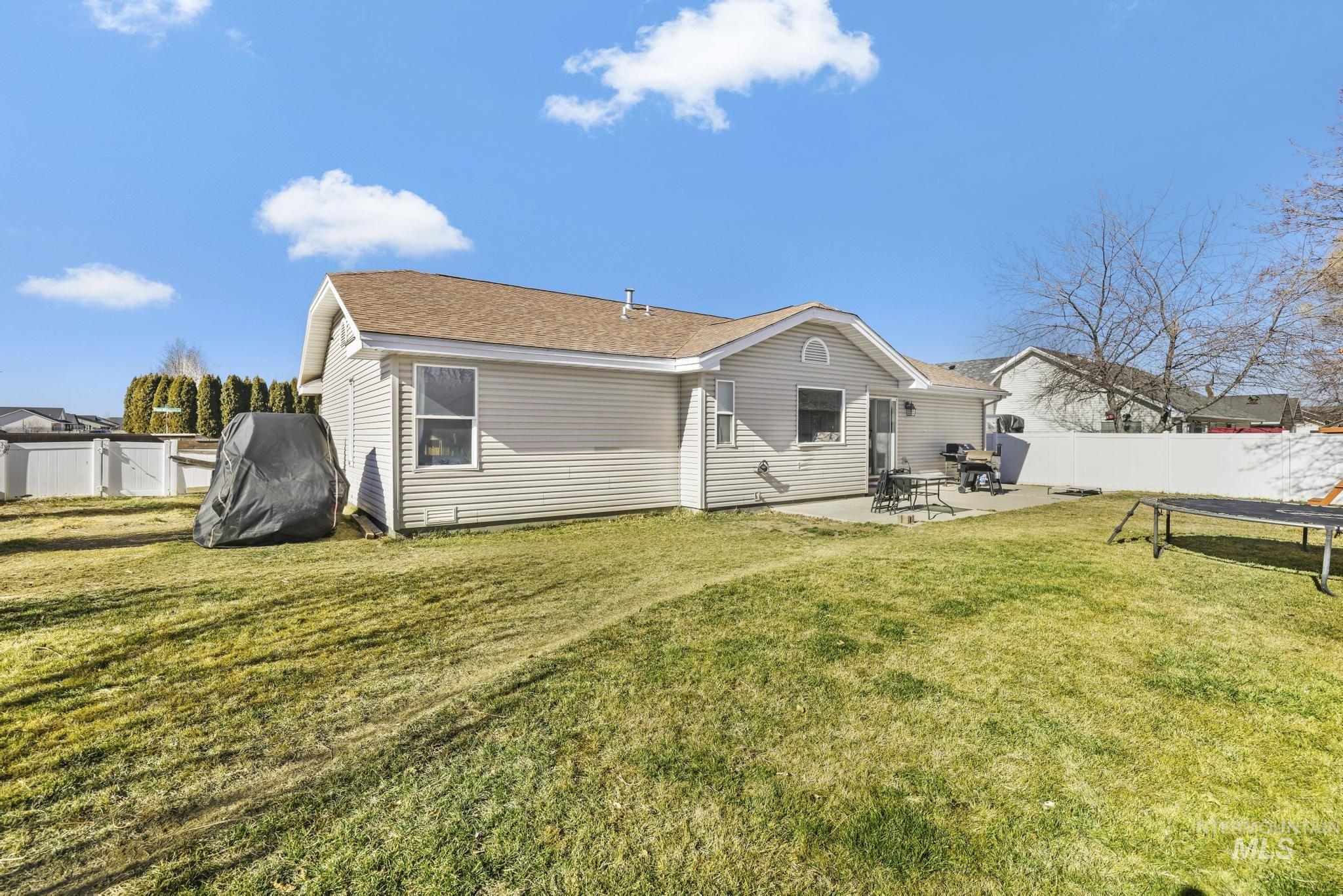 1308 Park Meadows Dr, Twin Falls, Idaho 83301-3279, 3 Bedrooms, 2 Bathrooms, Residential For Sale, Price $375,000,MLS 98974192