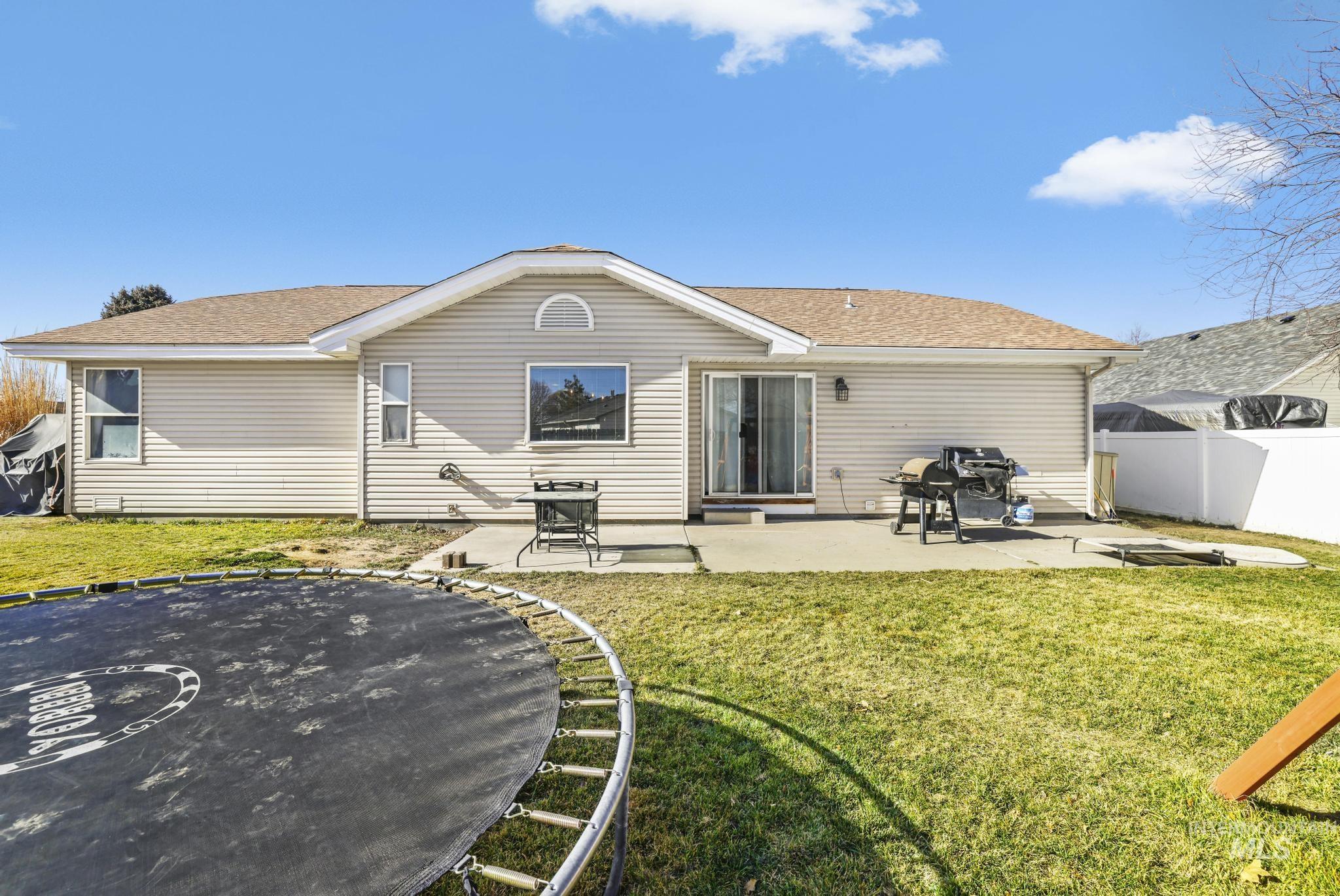 1308 Park Meadows Dr, Twin Falls, Idaho 83301-3279, 3 Bedrooms, 2 Bathrooms, Residential For Sale, Price $375,000,MLS 98974192