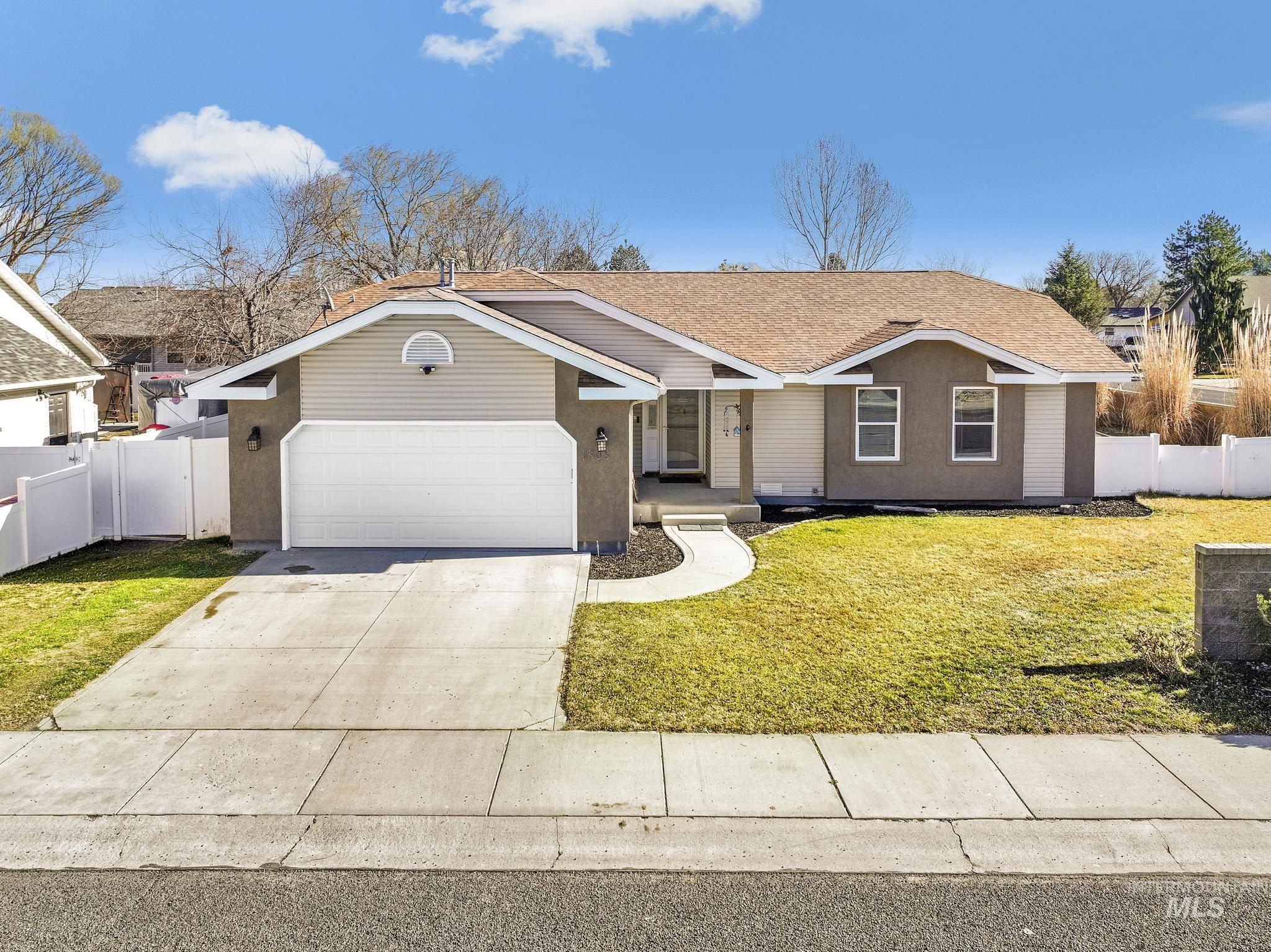 1308 Park Meadows Dr, Twin Falls, Idaho 83301-3279, 3 Bedrooms, 2 Bathrooms, Residential For Sale, Price $375,000,MLS 98974192