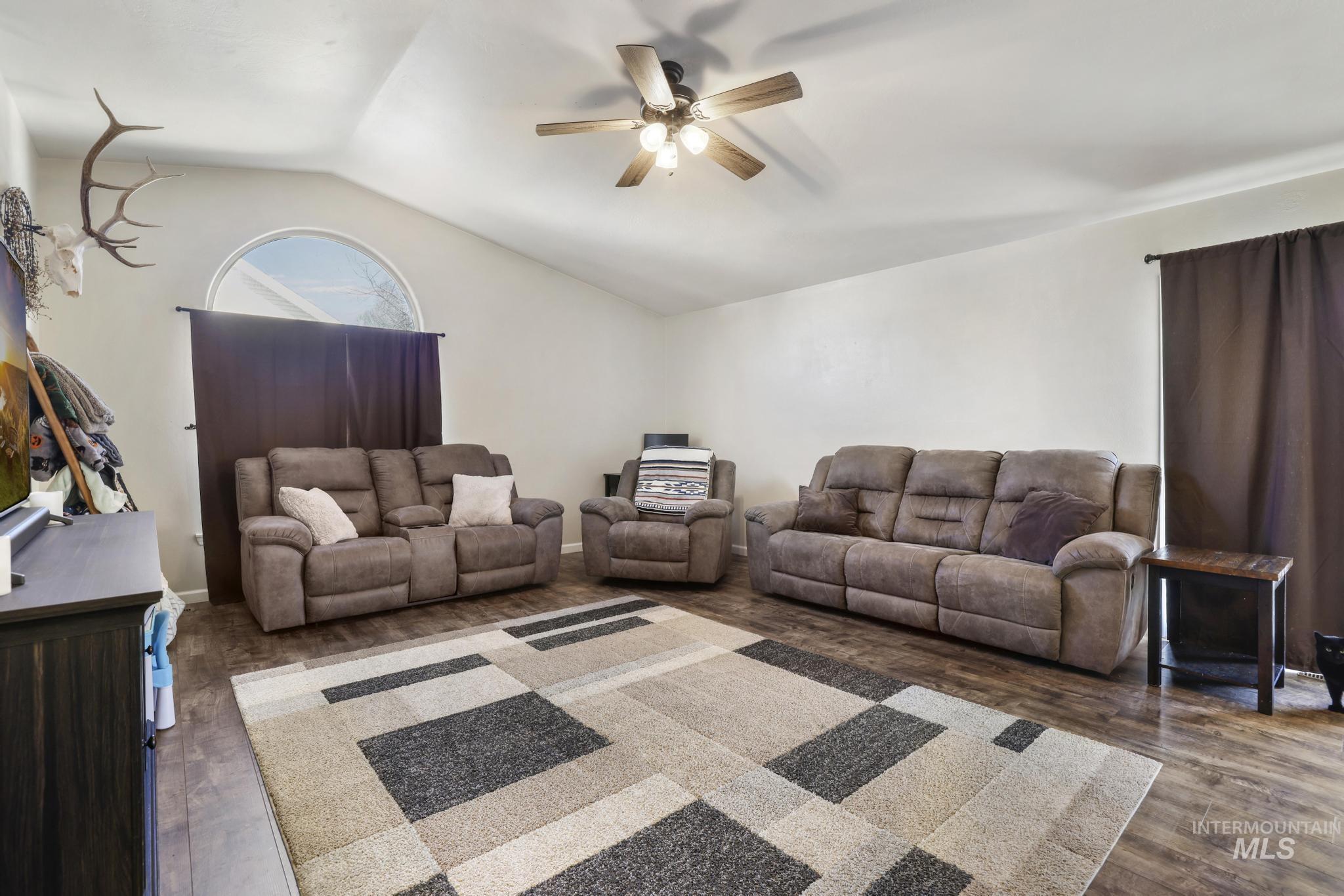 1308 Park Meadows Dr, Twin Falls, Idaho 83301-3279, 3 Bedrooms, 2 Bathrooms, Residential For Sale, Price $375,000,MLS 98974192