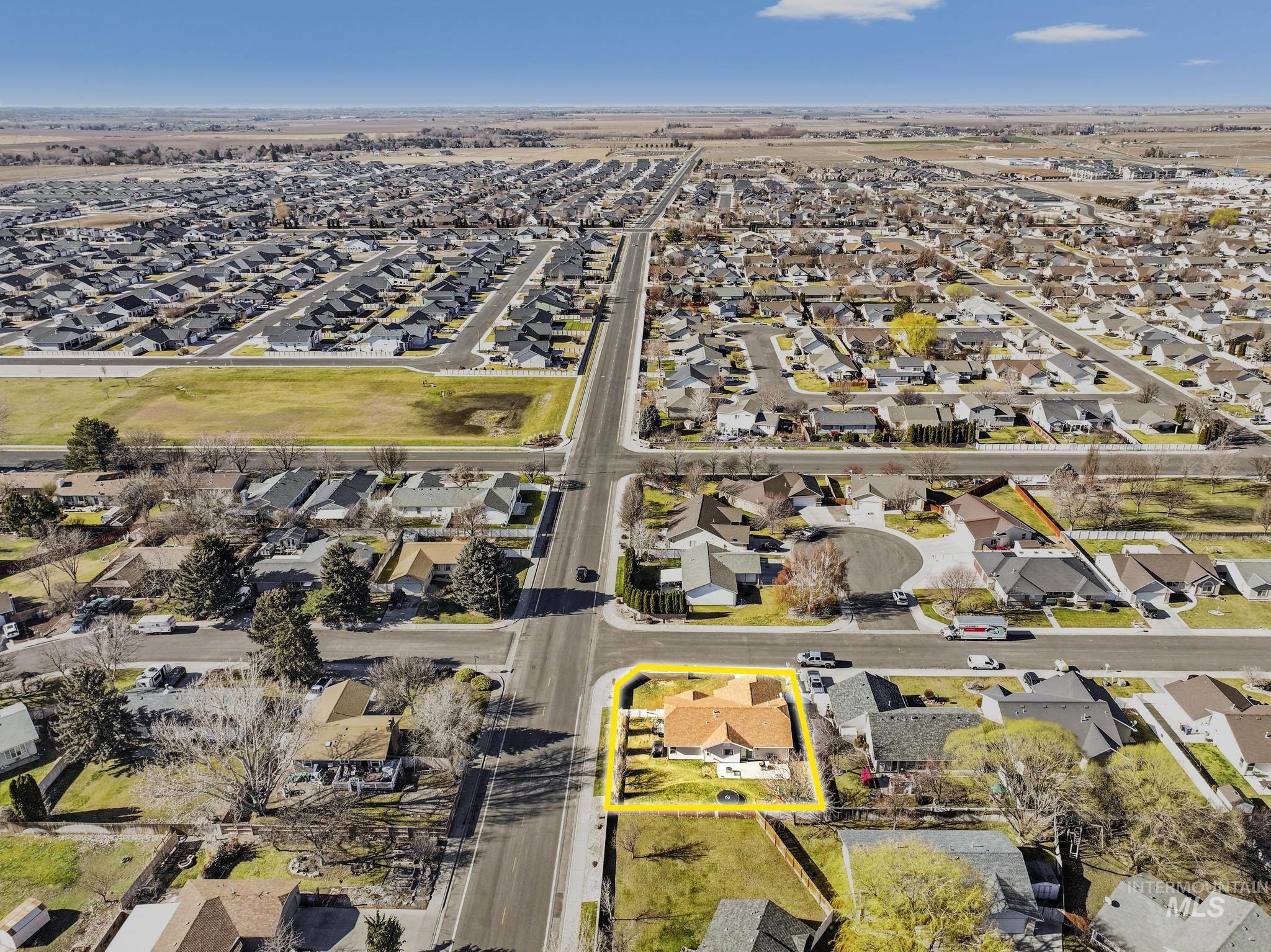 1308 Park Meadows Dr, Twin Falls, Idaho 83301-3279, 3 Bedrooms, 2 Bathrooms, Residential For Sale, Price $375,000,MLS 98974192