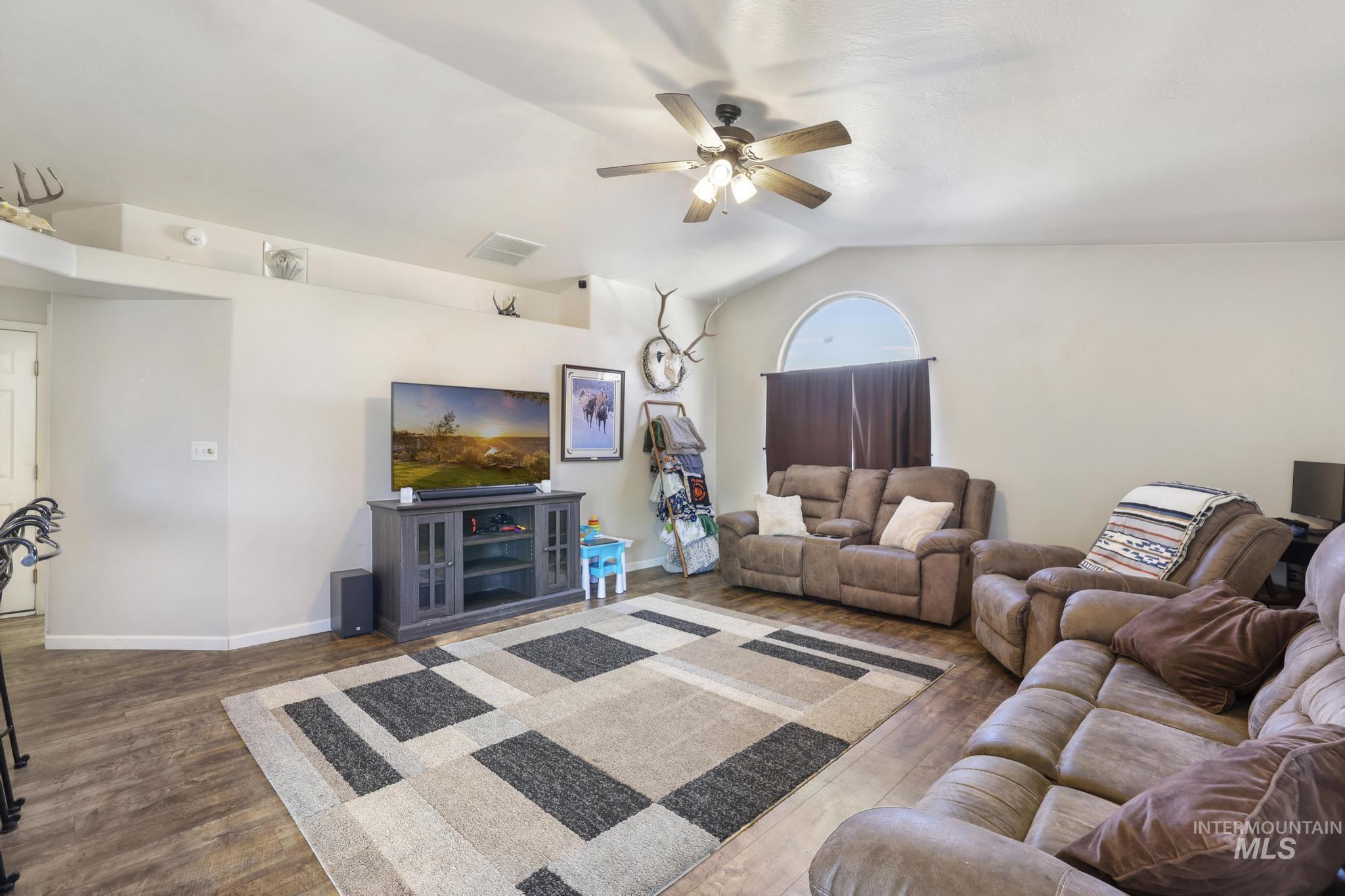 1308 Park Meadows Dr, Twin Falls, Idaho 83301-3279, 3 Bedrooms, 2 Bathrooms, Residential For Sale, Price $375,000,MLS 98974192