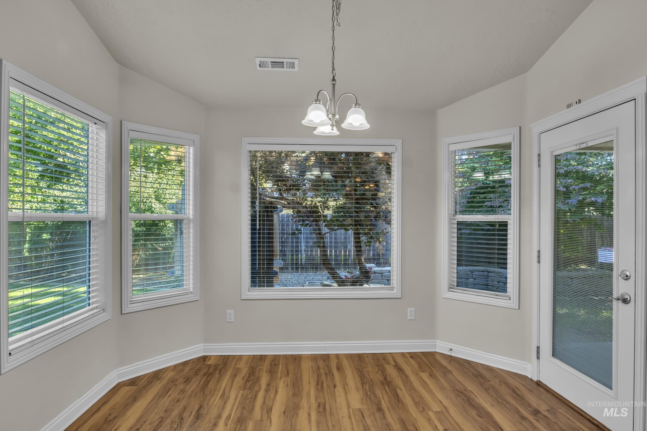 3886 N Price Way, Meridian, Idaho 83646, 3 Bedrooms, 2 Bathrooms, Residential For Sale, Price $515,000,MLS 98974193