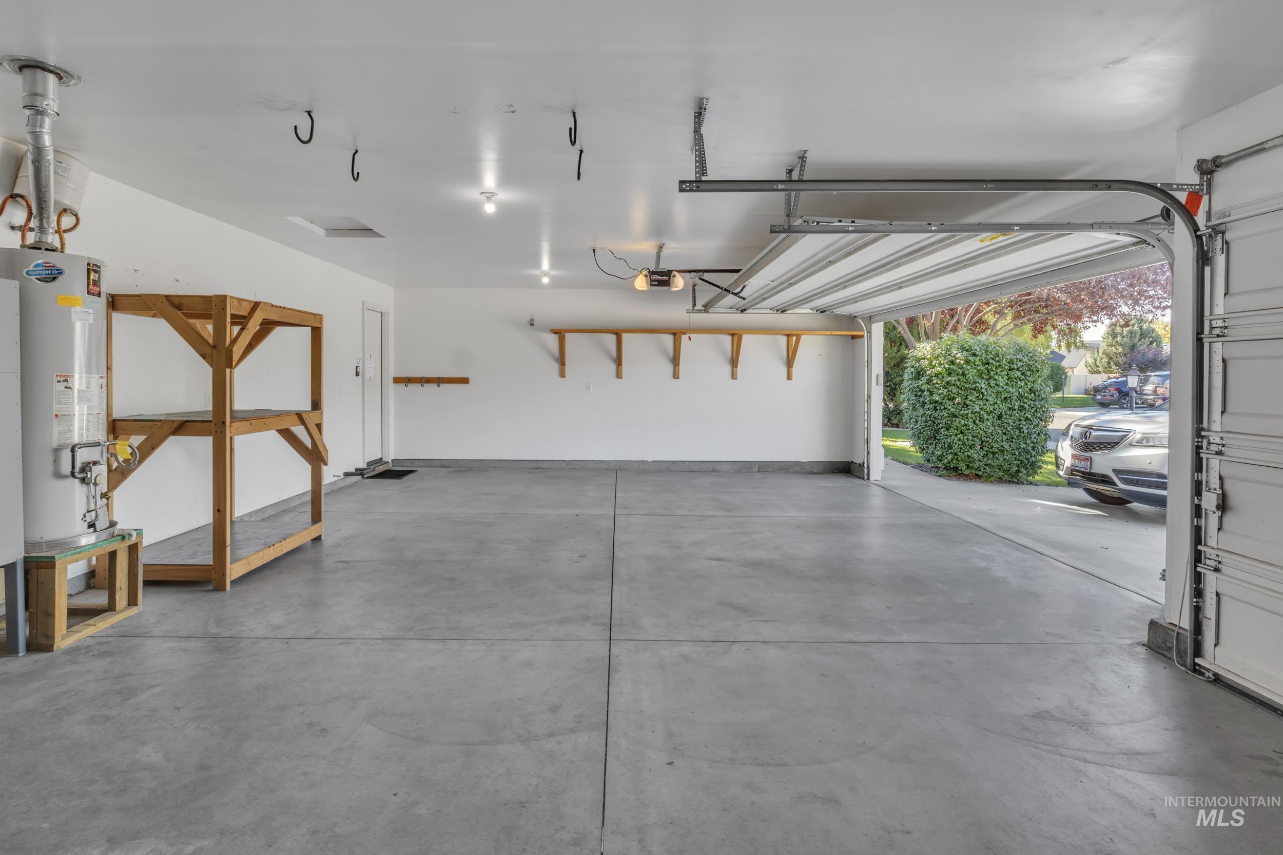 3886 N Price Way, Meridian, Idaho 83646, 3 Bedrooms, 2 Bathrooms, Residential For Sale, Price $515,000,MLS 98974193