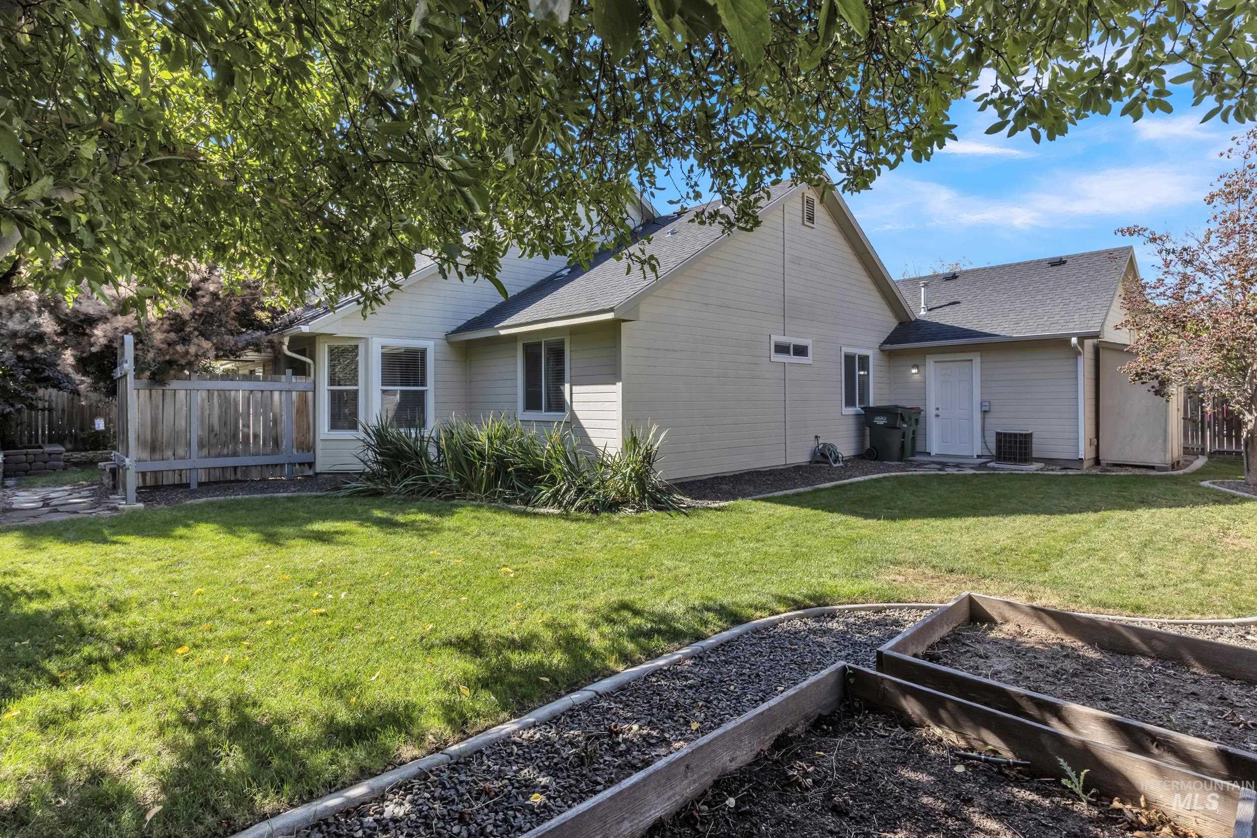 3886 N Price Way, Meridian, Idaho 83646, 3 Bedrooms, 2 Bathrooms, Residential For Sale, Price $515,000,MLS 98974193