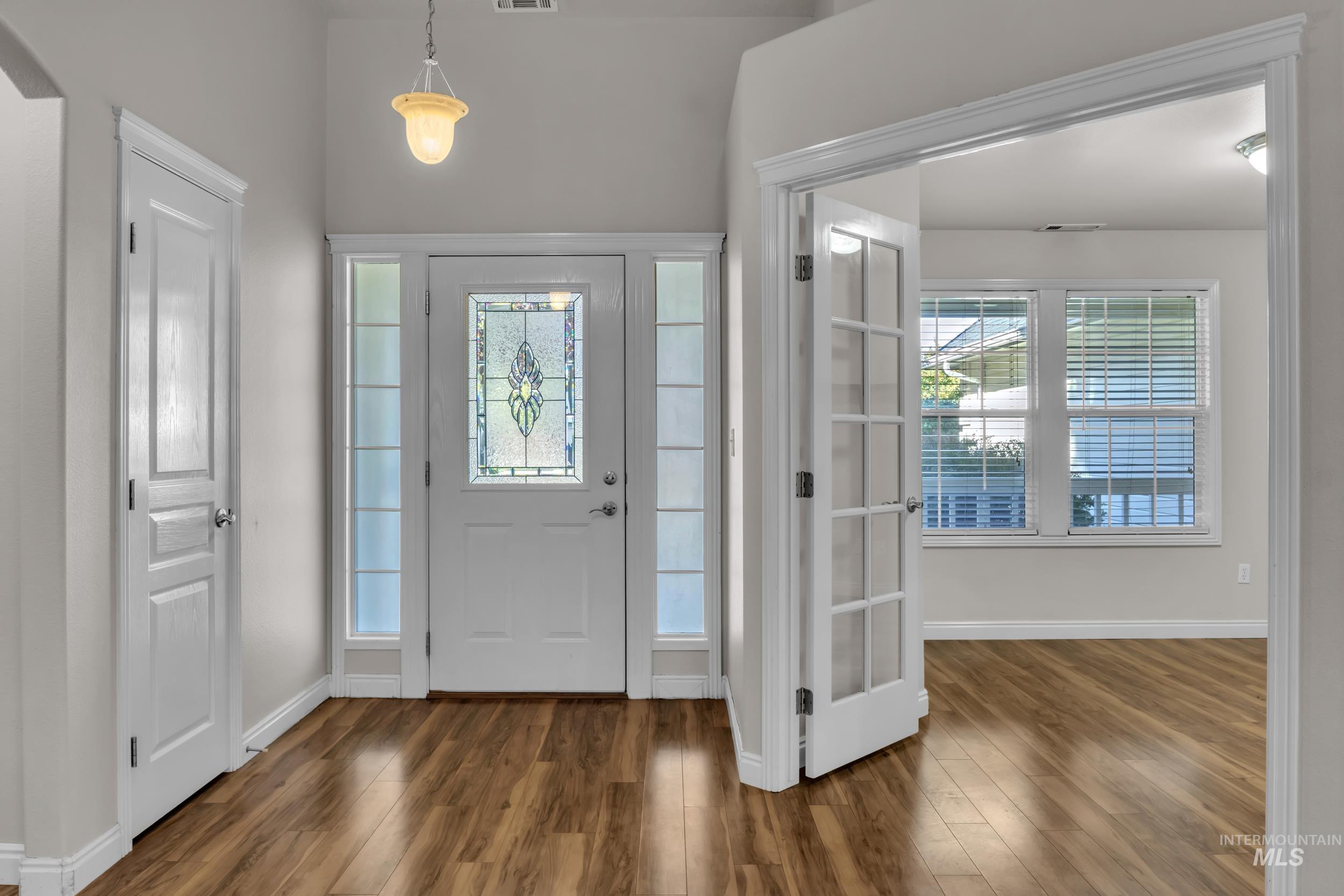 3886 N Price Way, Meridian, Idaho 83646, 3 Bedrooms, 2 Bathrooms, Residential For Sale, Price $515,000,MLS 98974193