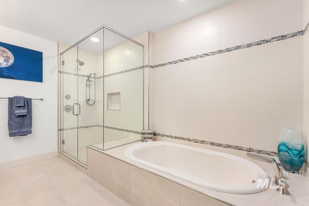 2967 W Crescent Rim Dr, Boise, Idaho 83706, 2 Bedrooms, 2 Bathrooms, Residential For Sale, Price $888,000,MLS 98974196