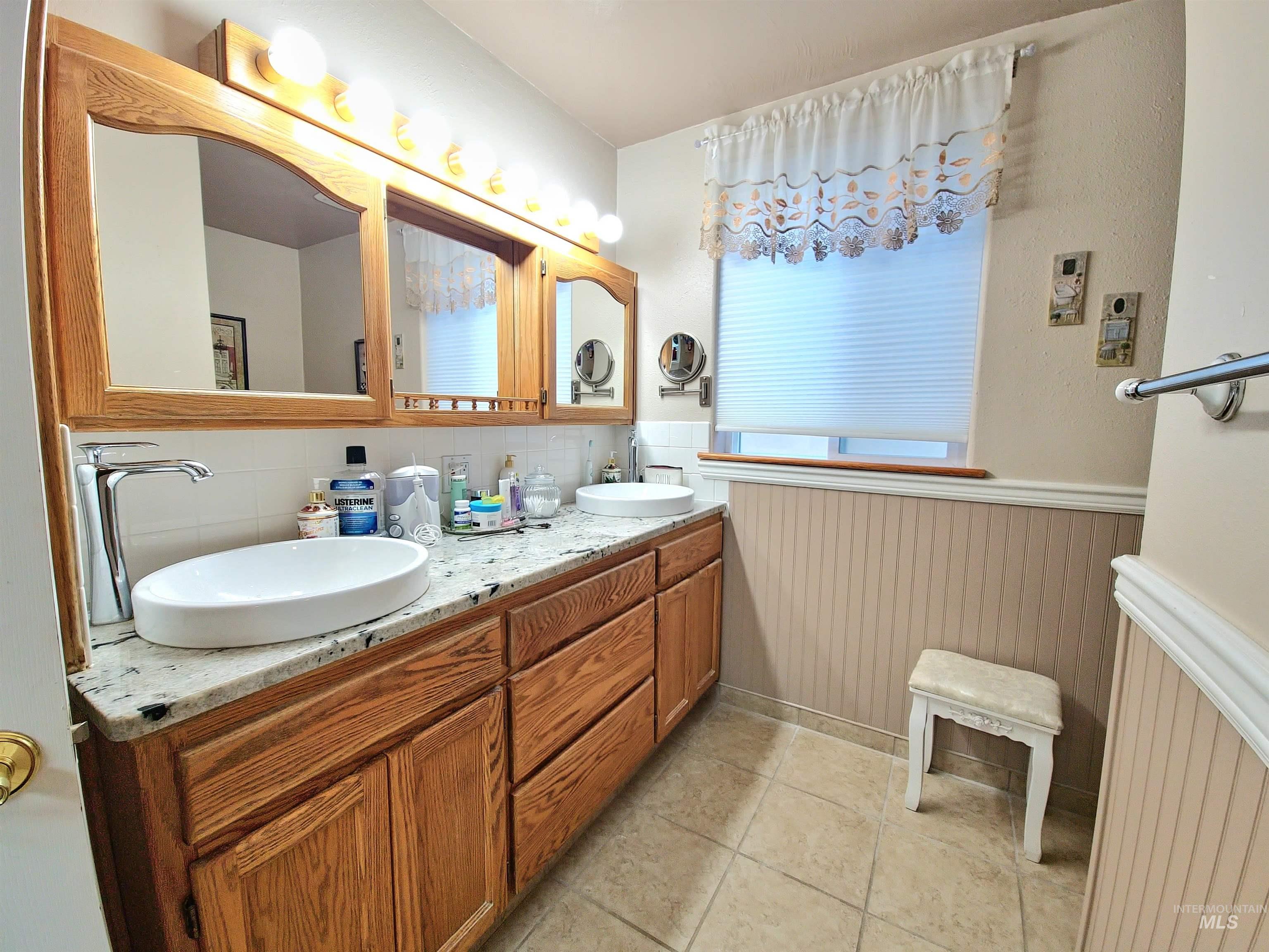 27406 Gem Lane, Juliaetta, Idaho 83535, 3 Bedrooms, 2 Bathrooms, Residential For Sale, Price $550,000,MLS 98974197