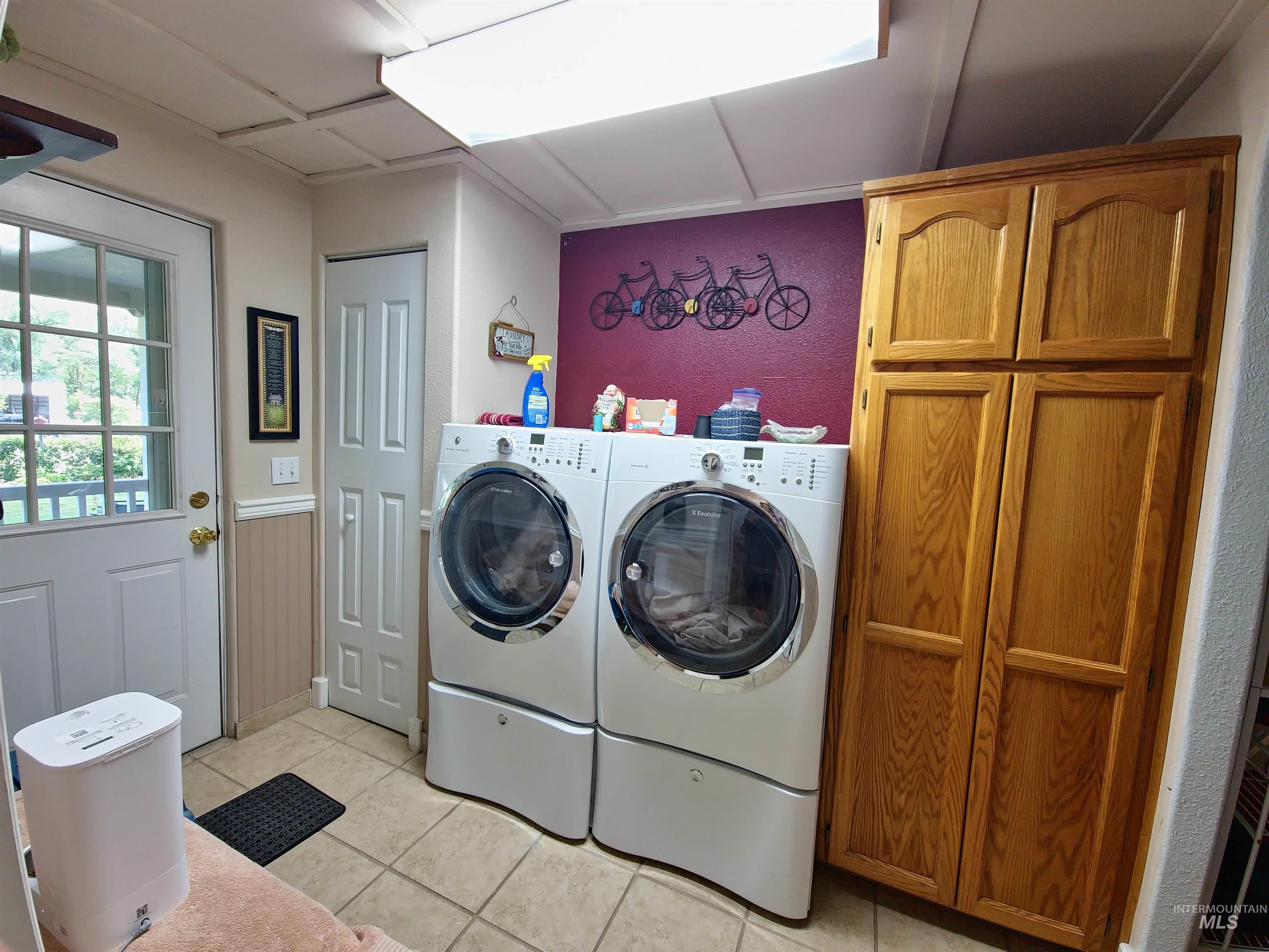 27406 Gem Lane, Juliaetta, Idaho 83535, 3 Bedrooms, 2 Bathrooms, Residential For Sale, Price $550,000,MLS 98974197