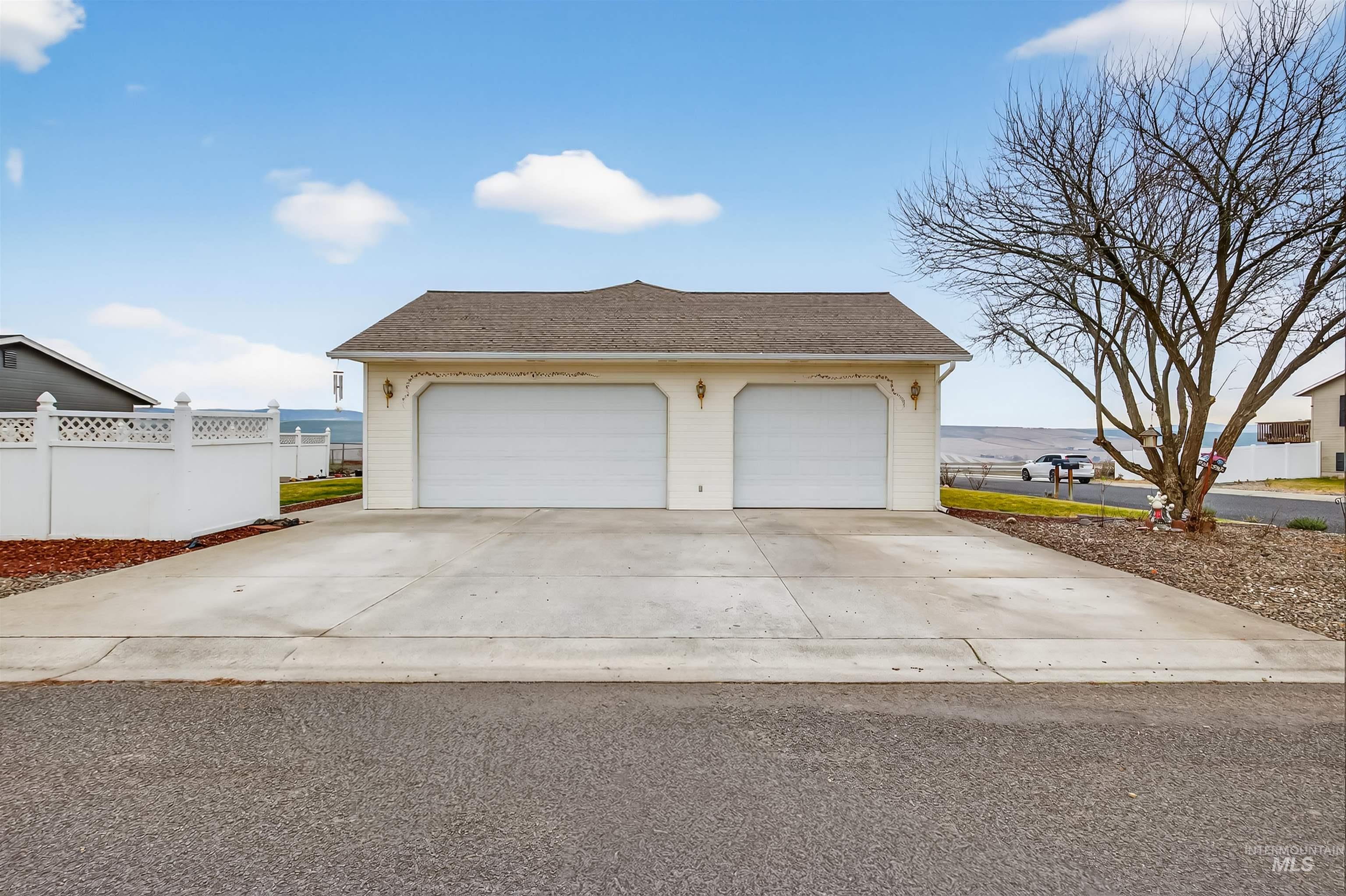 3737 19th St, Lewiston, Idaho 83501, 3 Bedrooms, 2 Bathrooms, Residential For Sale, Price $439,999,MLS 98974199