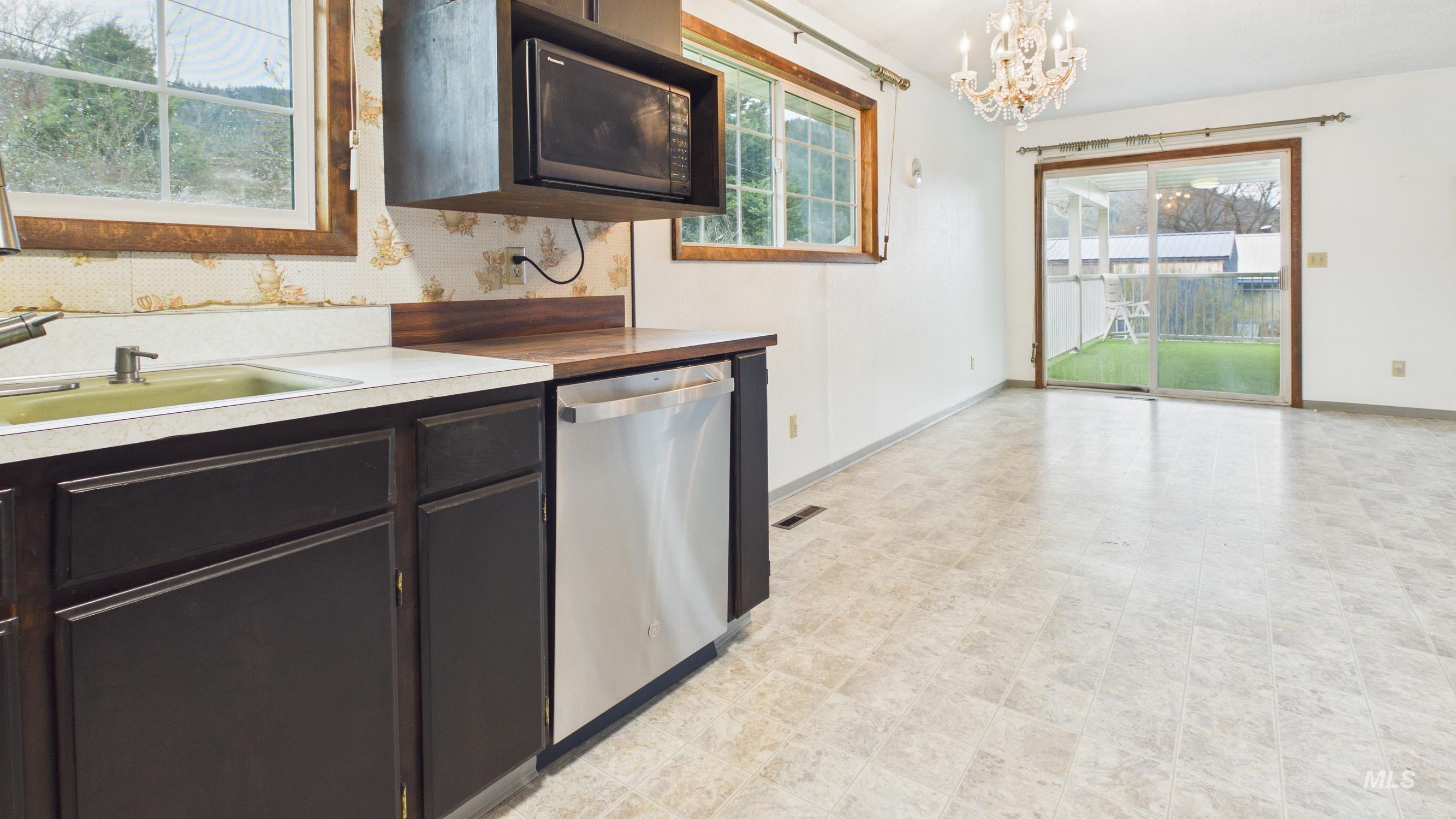 12686 Laqa Ave, Orofino, Idaho 83544, 5 Bedrooms, 2 Bathrooms, Residential For Sale, Price $385,000,MLS 98974208