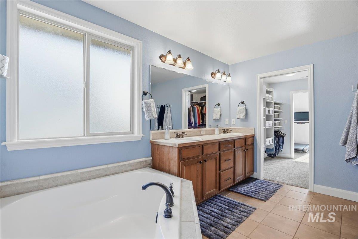 946 W Bacall St., Meridian, Idaho 83646, 5 Bedrooms, 3.5 Bathrooms, Residential For Sale, Price $896,500, 98974214