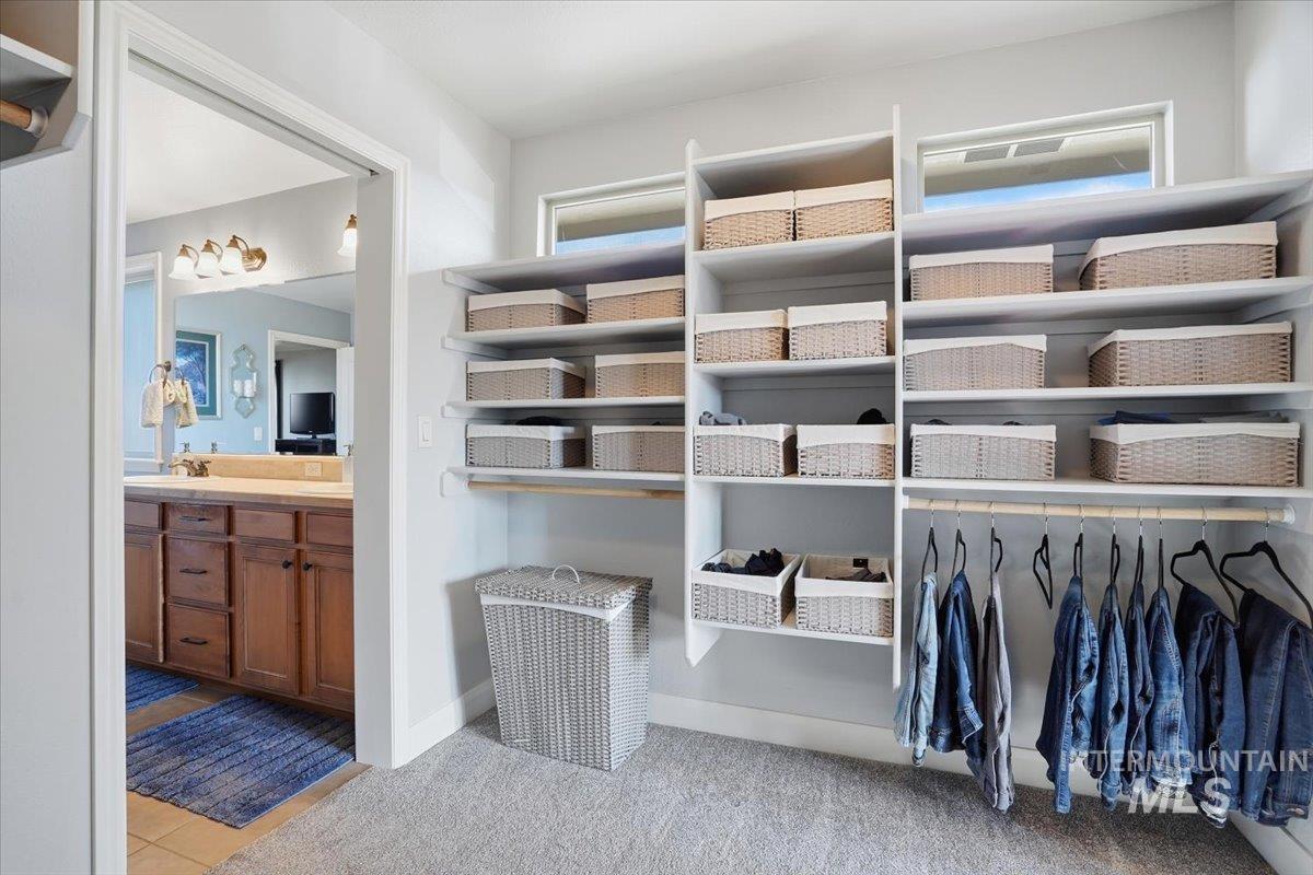 946 W Bacall St., Meridian, Idaho 83646, 5 Bedrooms, 3.5 Bathrooms, Residential For Sale, Price $896,500, 98974214