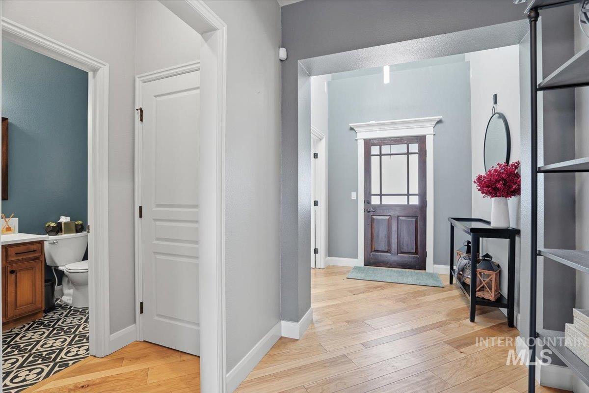 946 W Bacall St., Meridian, Idaho 83646, 5 Bedrooms, 3.5 Bathrooms, Residential For Sale, Price $896,500, 98974214