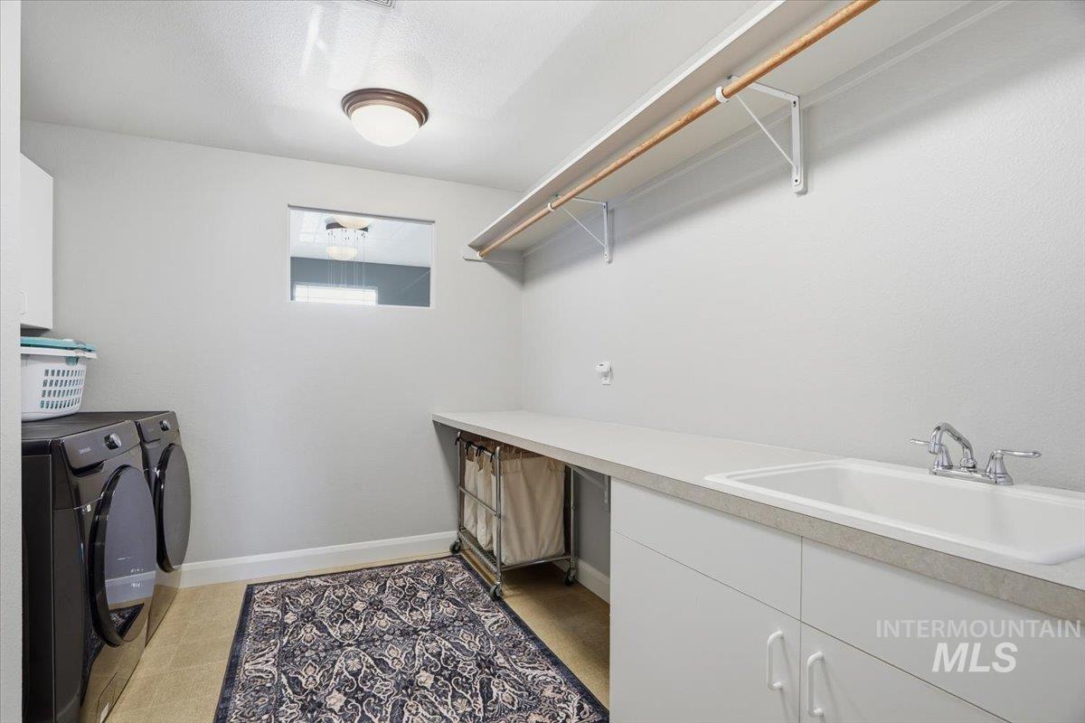 946 W Bacall St., Meridian, Idaho 83646, 5 Bedrooms, 3.5 Bathrooms, Residential For Sale, Price $896,500, 98974214