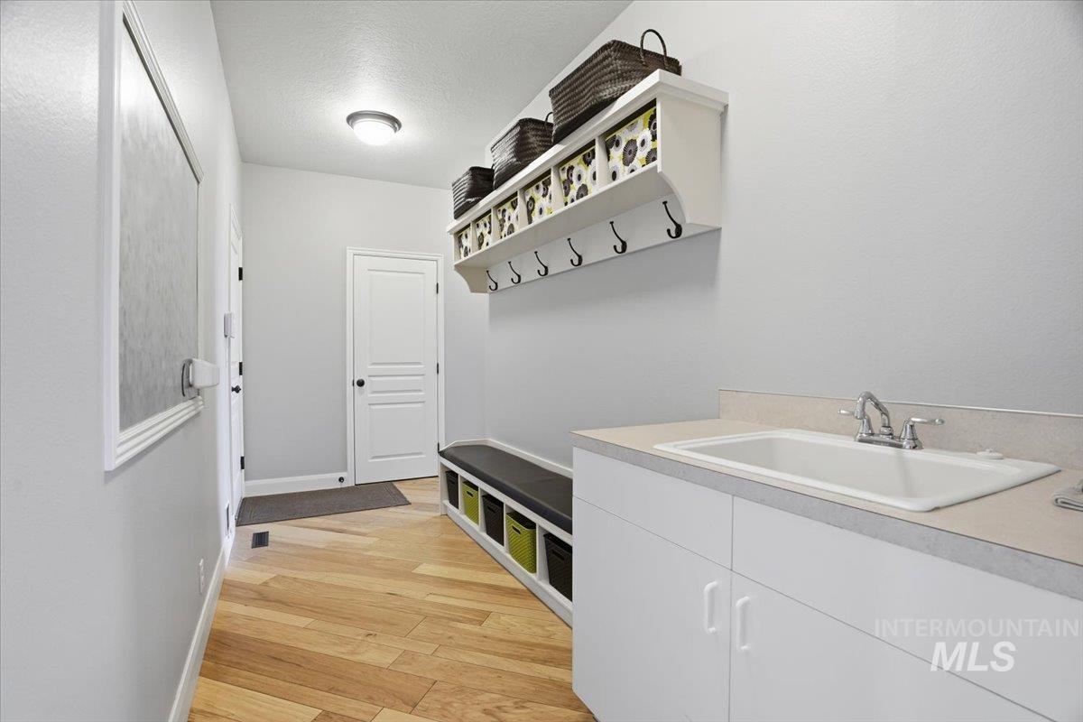 946 W Bacall St., Meridian, Idaho 83646, 5 Bedrooms, 3.5 Bathrooms, Residential For Sale, Price $896,500, 98974214