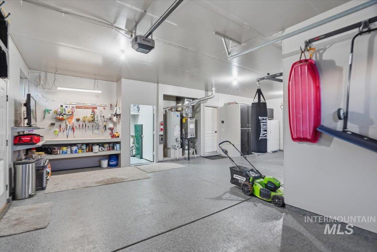 946 W Bacall St., Meridian, Idaho 83646, 5 Bedrooms, 3.5 Bathrooms, Residential For Sale, Price $896,500, 98974214