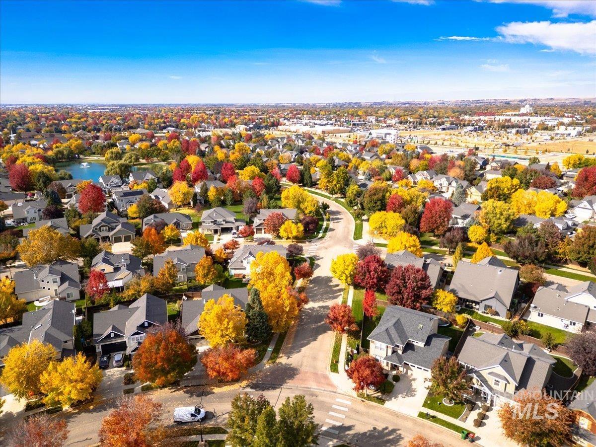 946 W Bacall St., Meridian, Idaho 83646, 5 Bedrooms, 3.5 Bathrooms, Residential For Sale, Price $896,500, 98974214