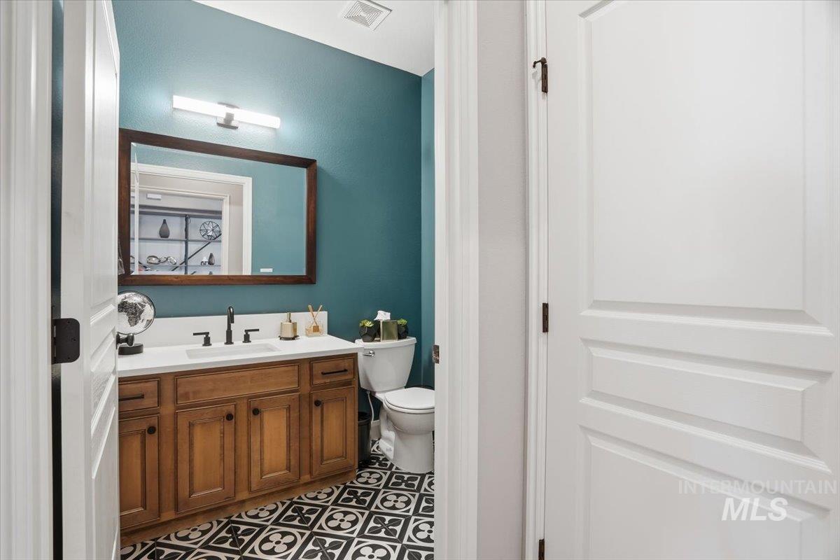 946 W Bacall St., Meridian, Idaho 83646, 5 Bedrooms, 3.5 Bathrooms, Residential For Sale, Price $896,500, 98974214