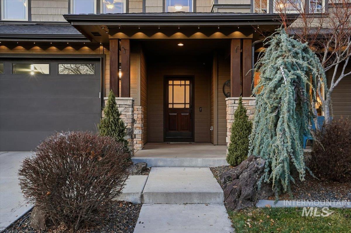 946 W Bacall St., Meridian, Idaho 83646, 5 Bedrooms, 3.5 Bathrooms, Residential For Sale, Price $896,500, 98974214