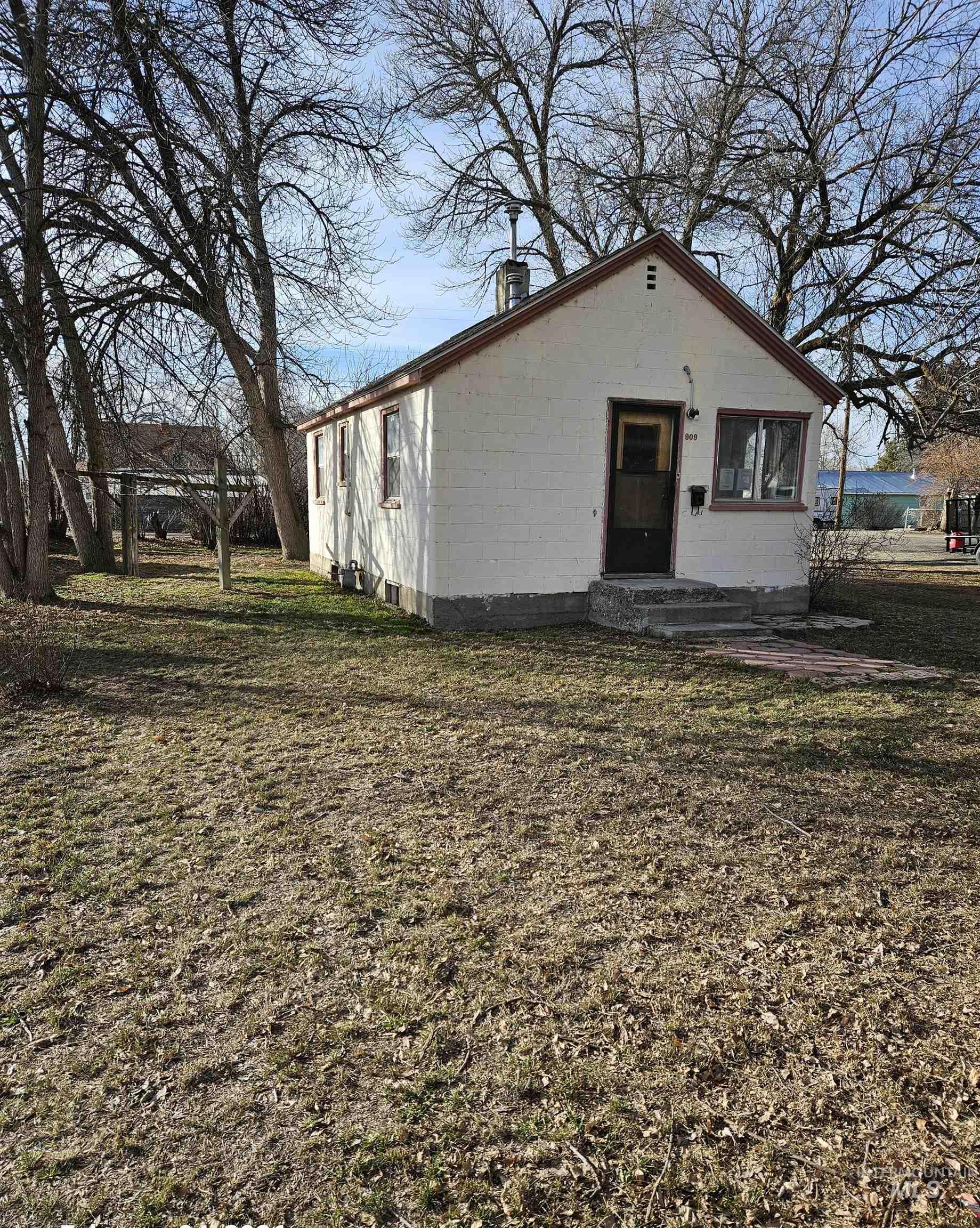 909 Oregon St, Gooding, Idaho 83330, 1 Bedroom, 1 Bathroom, Residential For Sale, Price $139,900,MLS 98974223