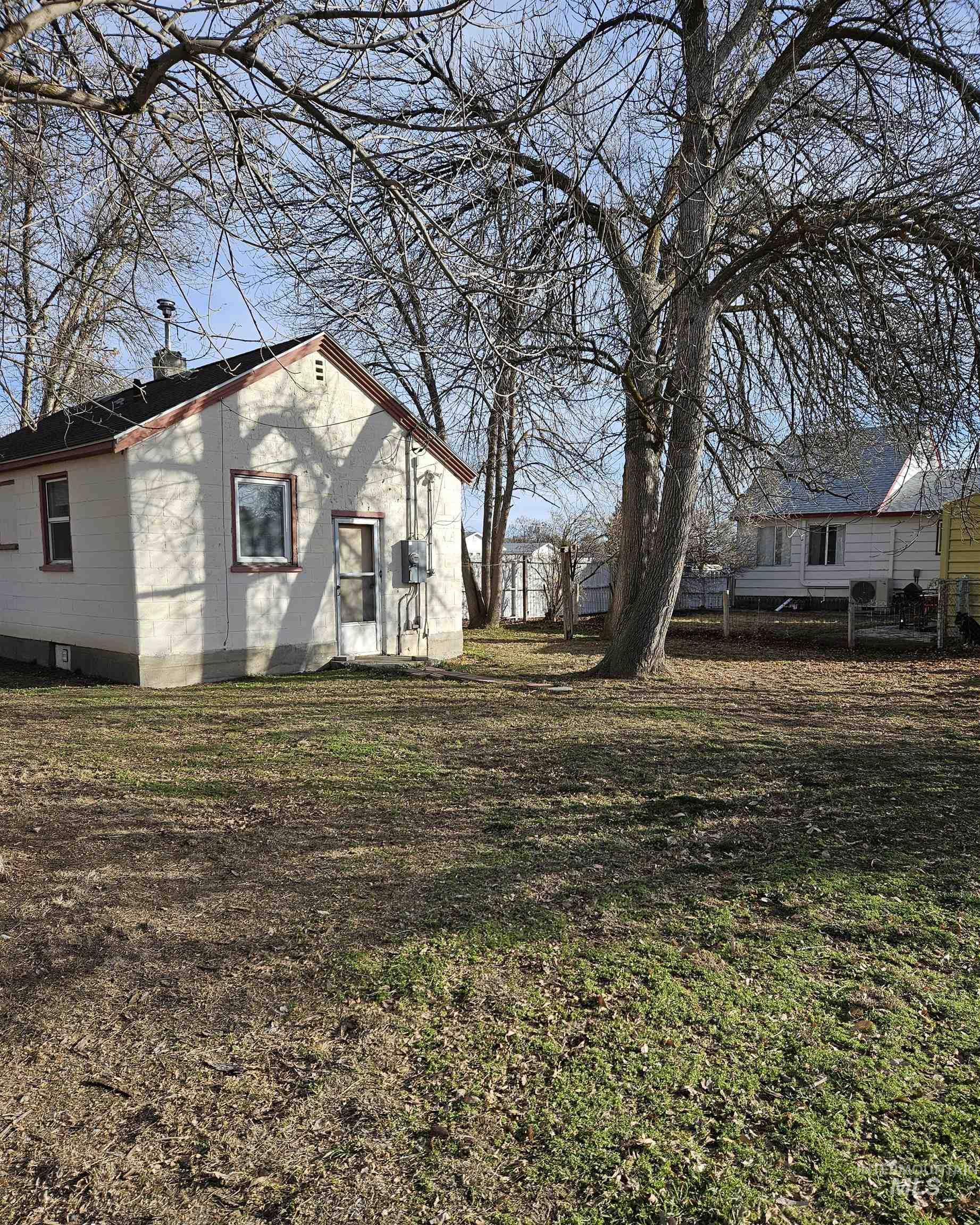 909 Oregon St, Gooding, Idaho 83330, 1 Bedroom, 1 Bathroom, Residential For Sale, Price $139,900,MLS 98974223