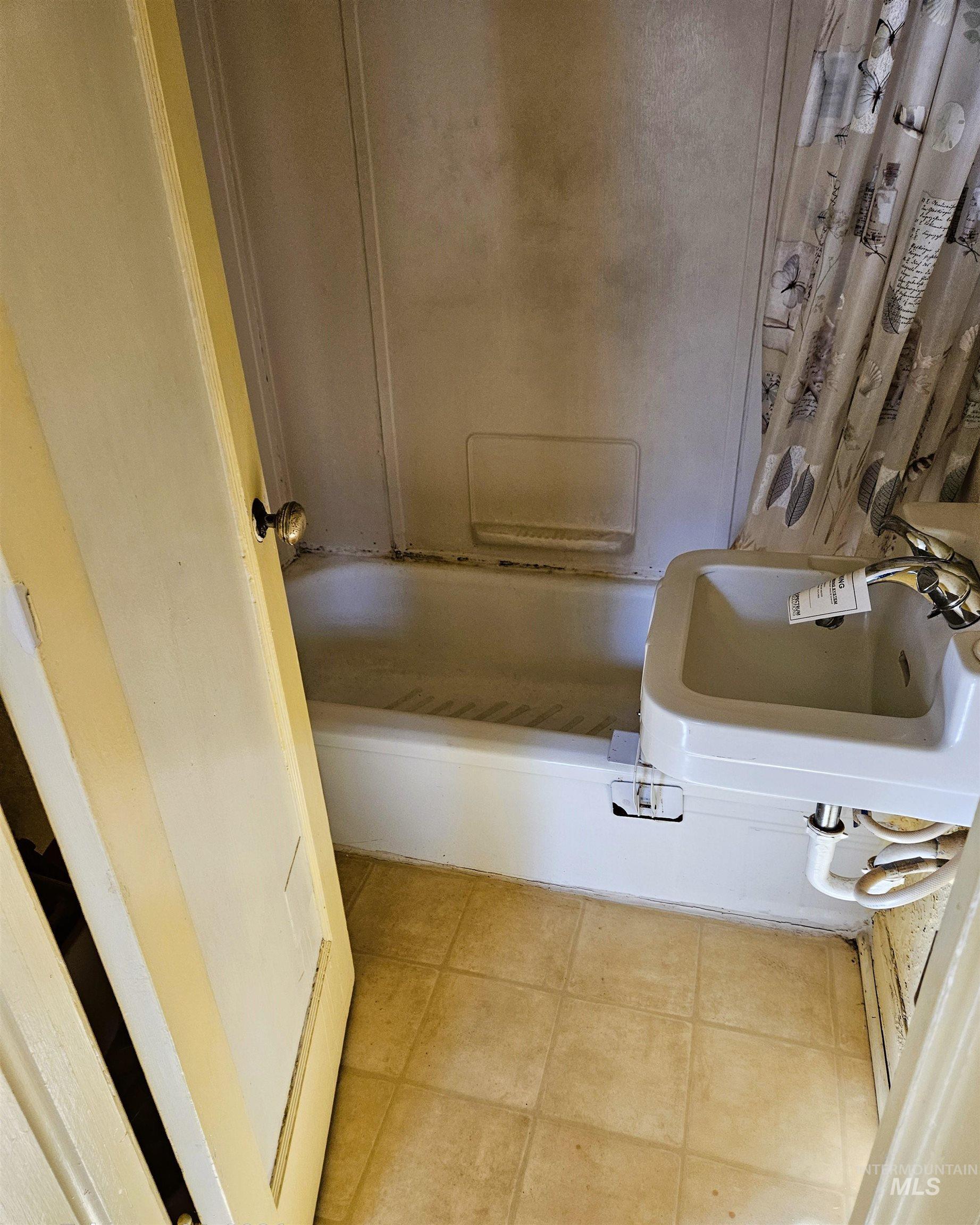 909 Oregon St, Gooding, Idaho 83330, 1 Bedroom, 1 Bathroom, Residential For Sale, Price $139,900,MLS 98974223