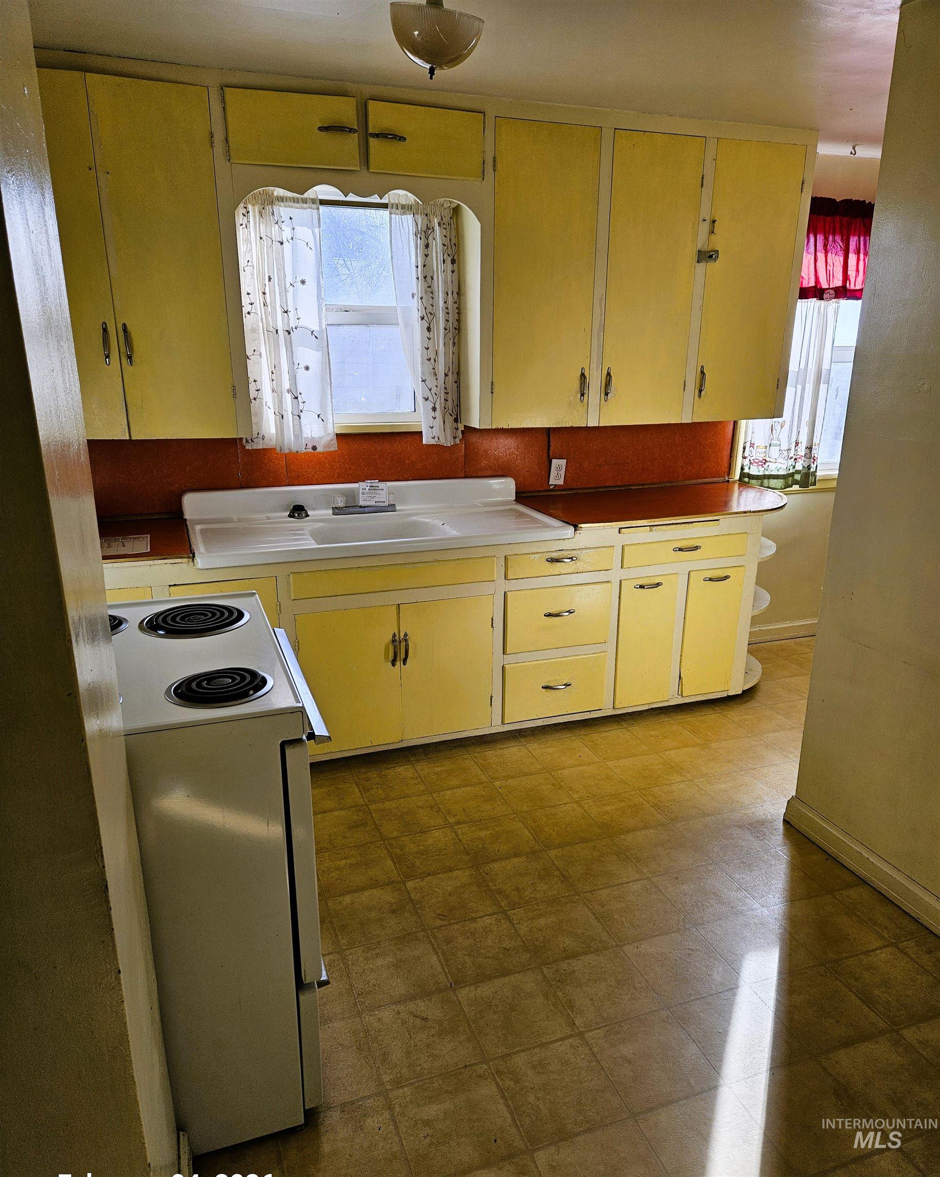 909 Oregon St, Gooding, Idaho 83330, 1 Bedroom, 1 Bathroom, Residential For Sale, Price $139,900,MLS 98974223