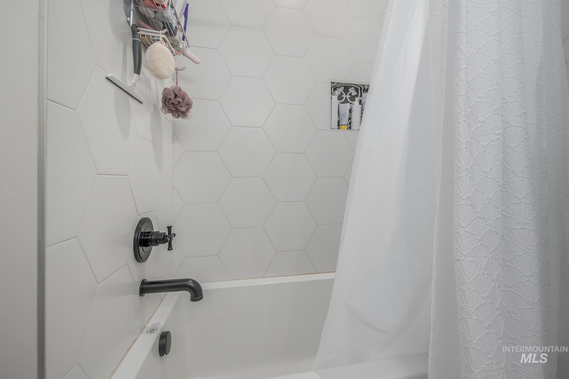 6686 N Asissi Lane, Meridian, Idaho 83646, 3 Bedrooms, 2.5 Bathrooms, Residential For Sale, Price $739,000,MLS 98974225