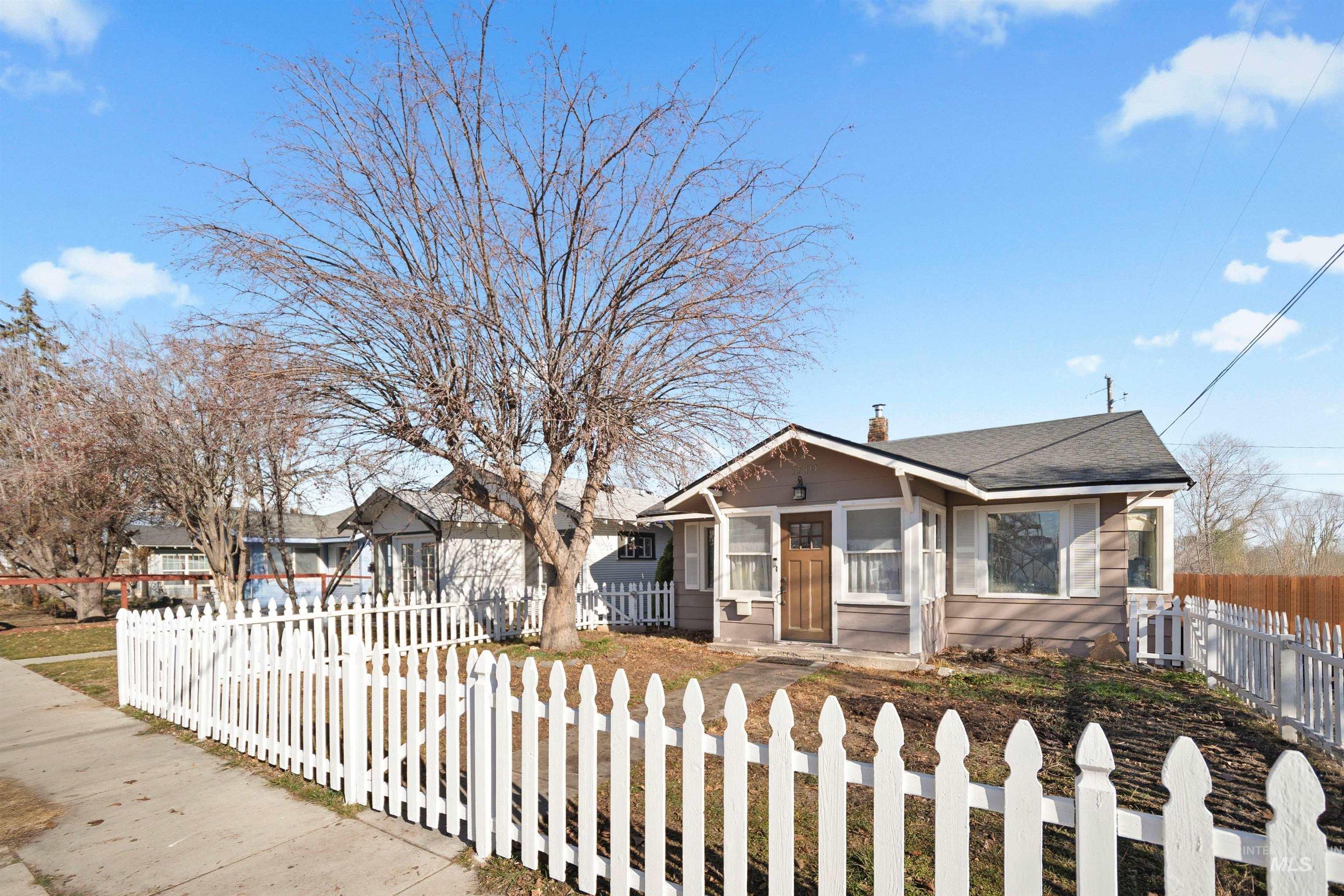 1710 1st Street South, Nampa, Idaho 83651, 2 Bedrooms, 1 Bathroom, Residential For Sale, Price $295,000, 98974228