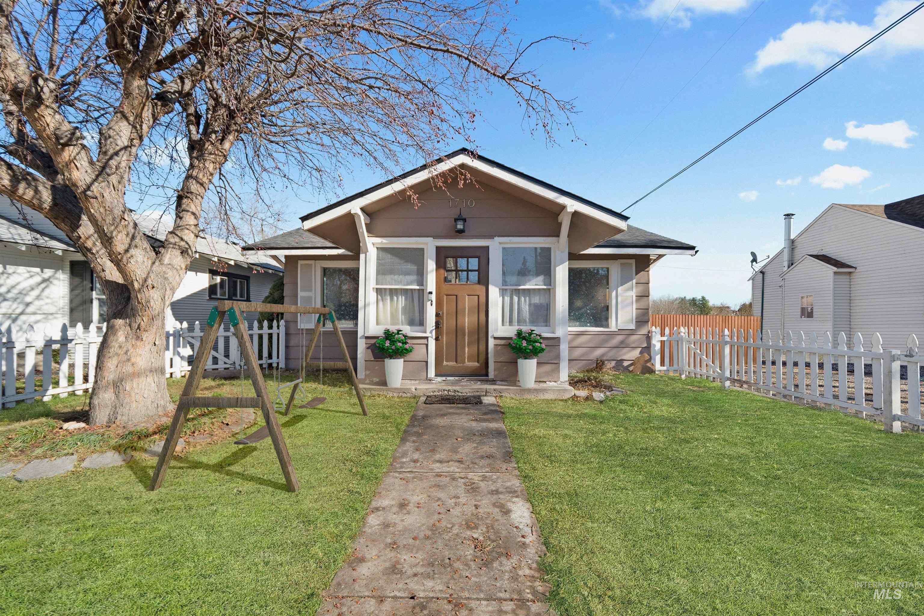1710 1st Street South, Nampa, Idaho 83651, 2 Bedrooms, 1 Bathroom, Residential For Sale, Price $285,000,MLS 98974228