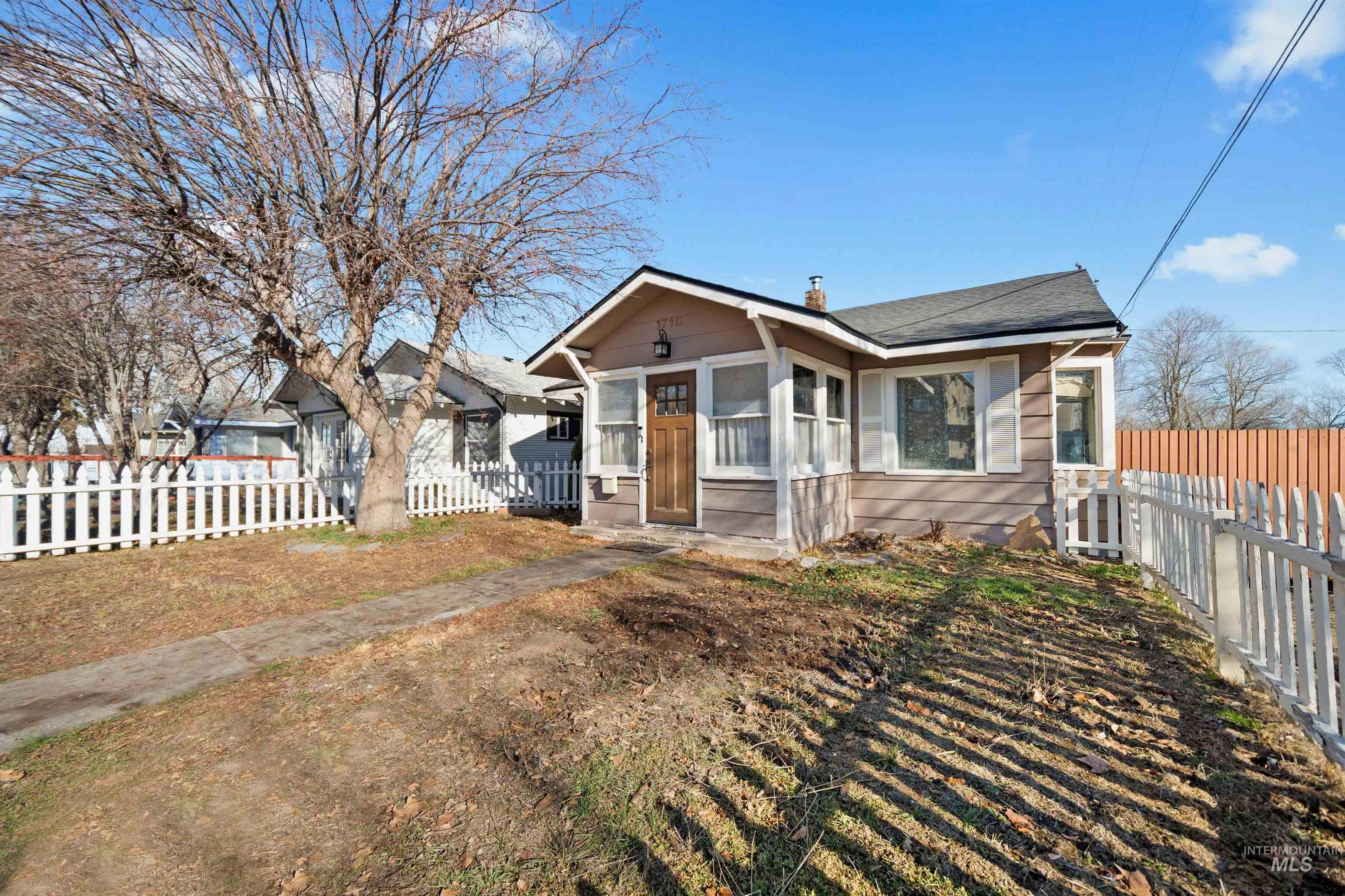 1710 1st Street South, Nampa, Idaho 83651, 2 Bedrooms, 1 Bathroom, Residential For Sale, Price $295,000,MLS 98974228