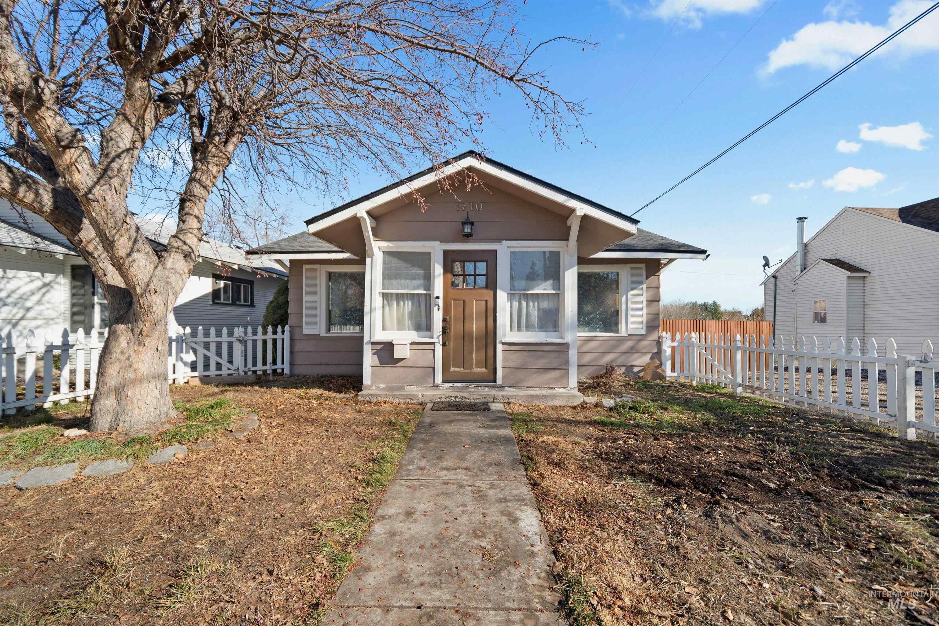 1710 1st Street South, Nampa, Idaho 83651, 2 Bedrooms, 1 Bathroom, Residential For Sale, Price $295,000,MLS 98974228